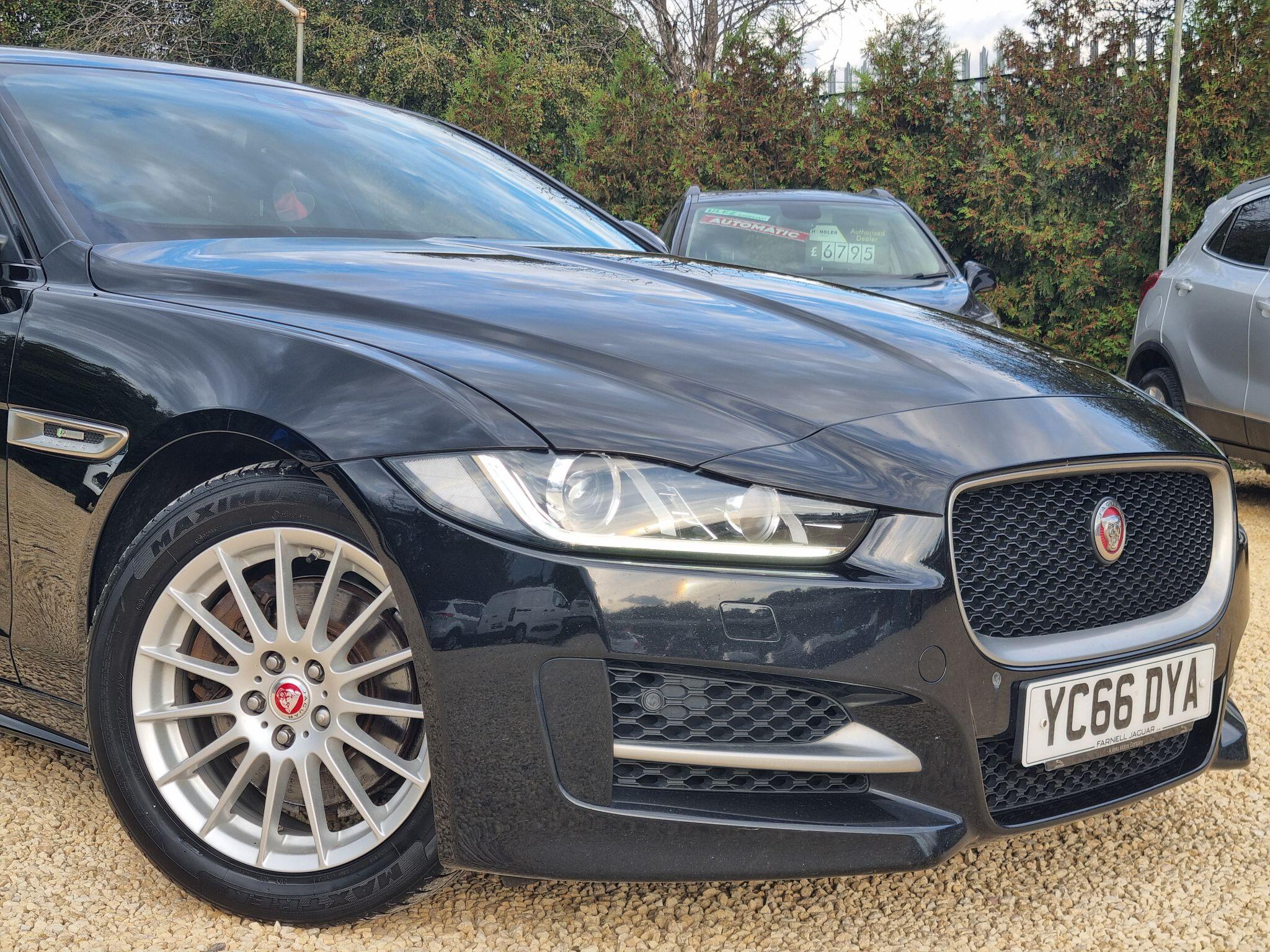 Jaguar Xe view 3