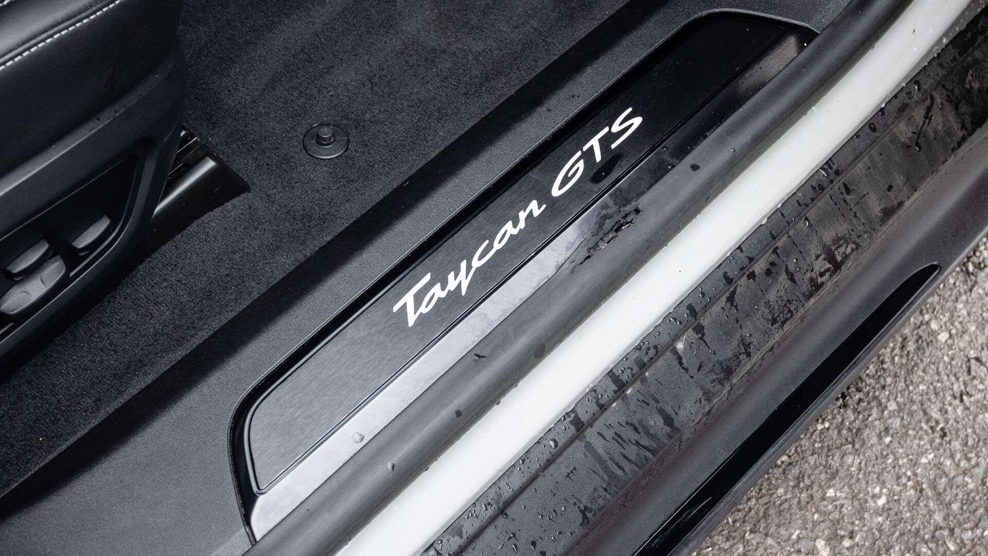 Porsche Taycan view 28