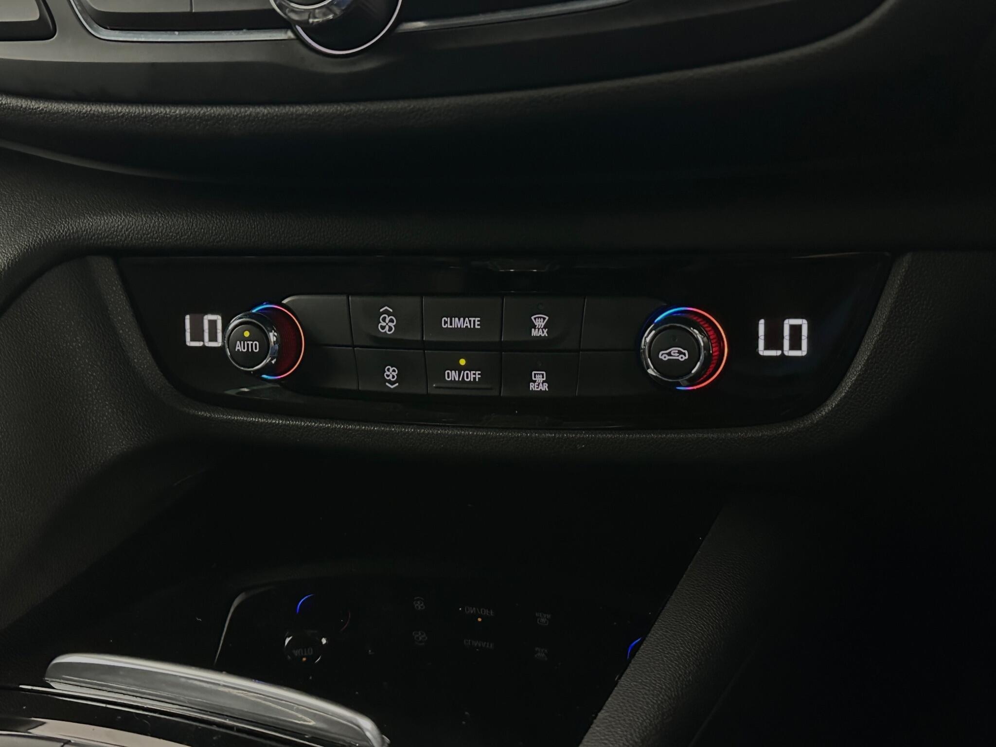 Vauxhall Insignia view 20