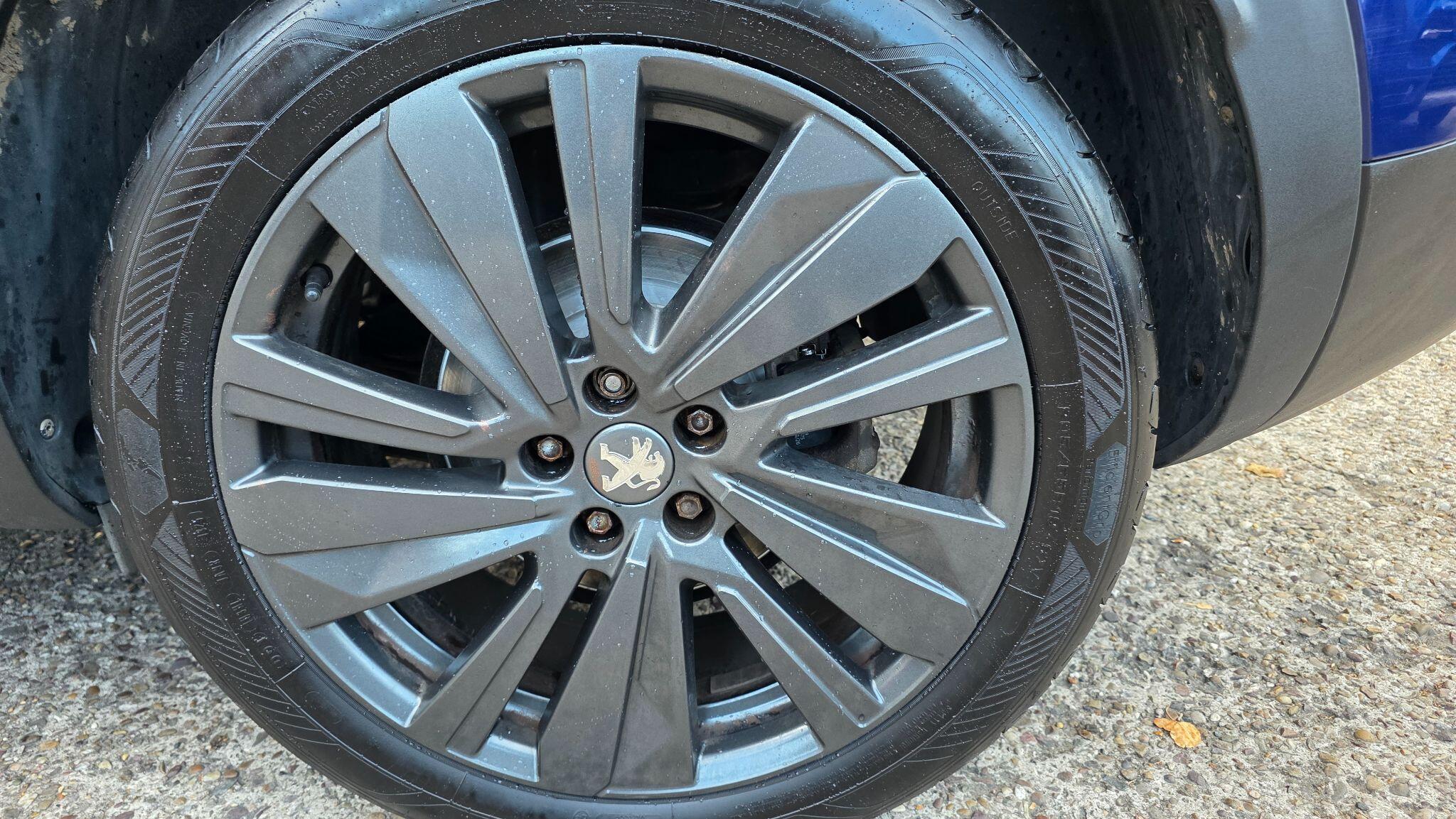 Peugeot 3008 view 45