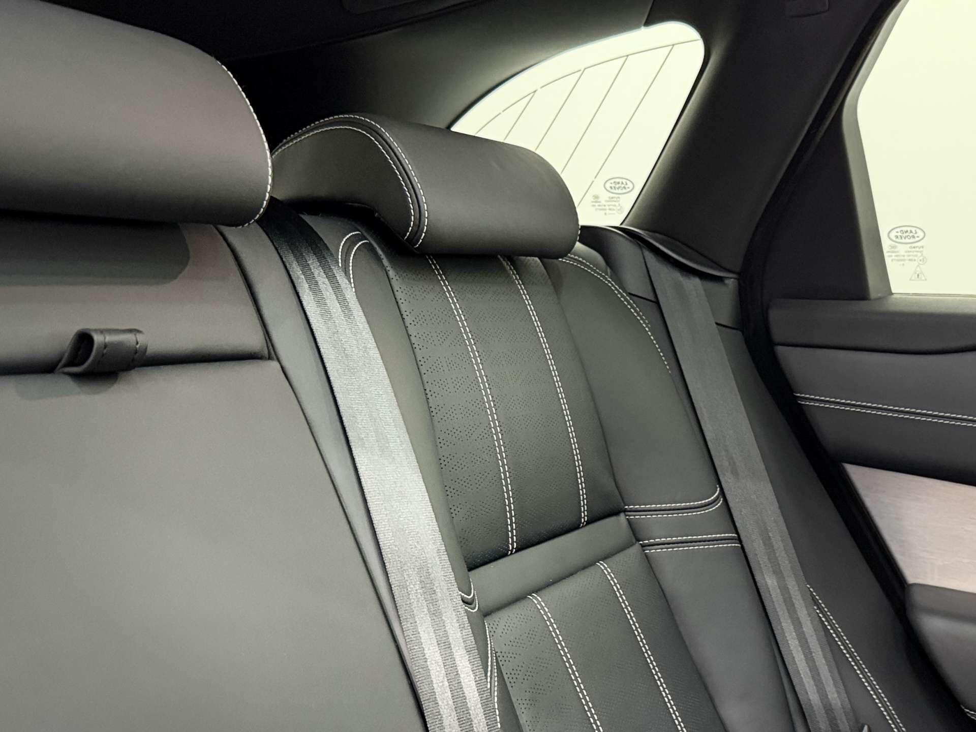 Land Rover Range Rover Velar view 14