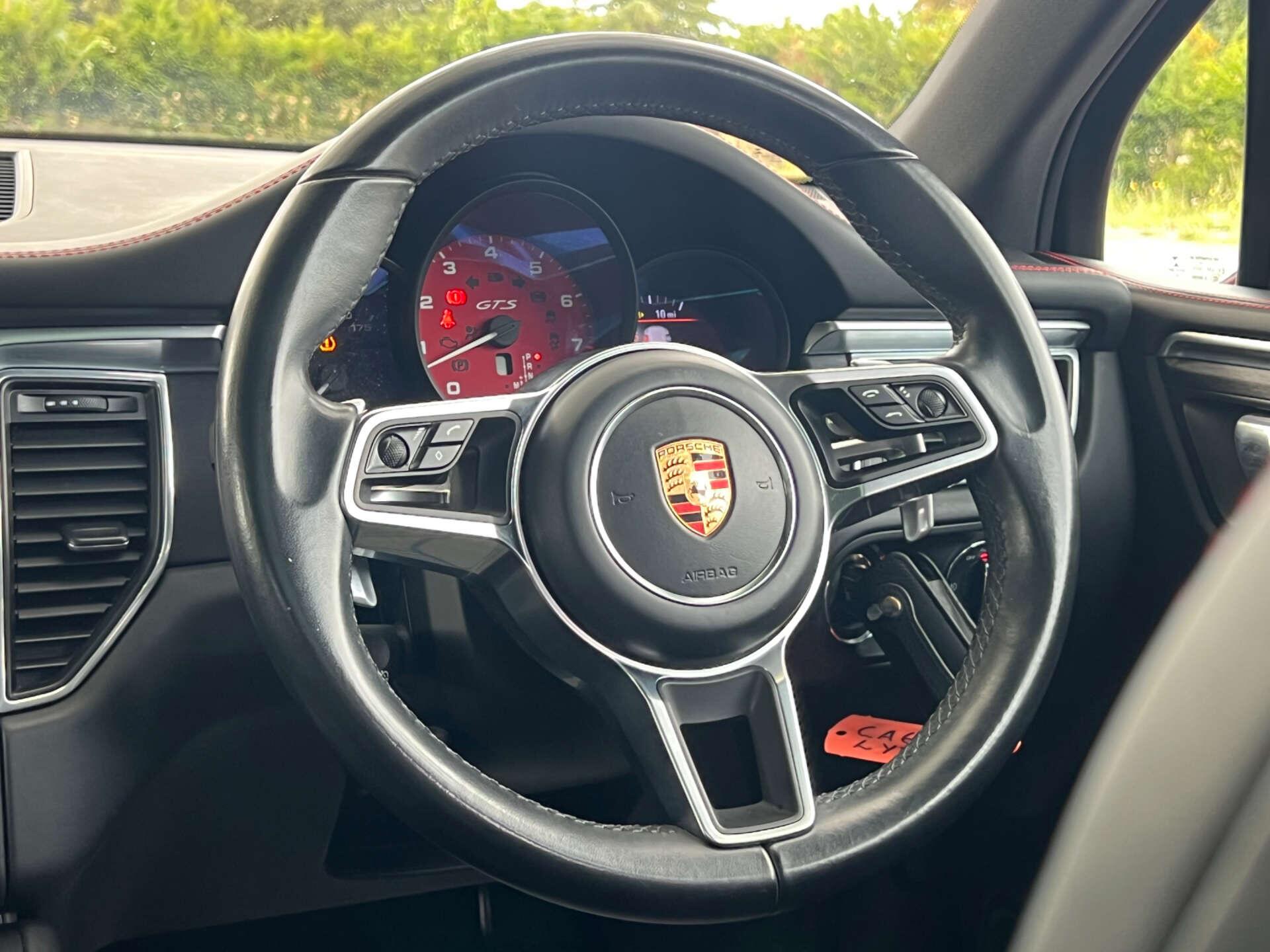 Porsche Macan view 43