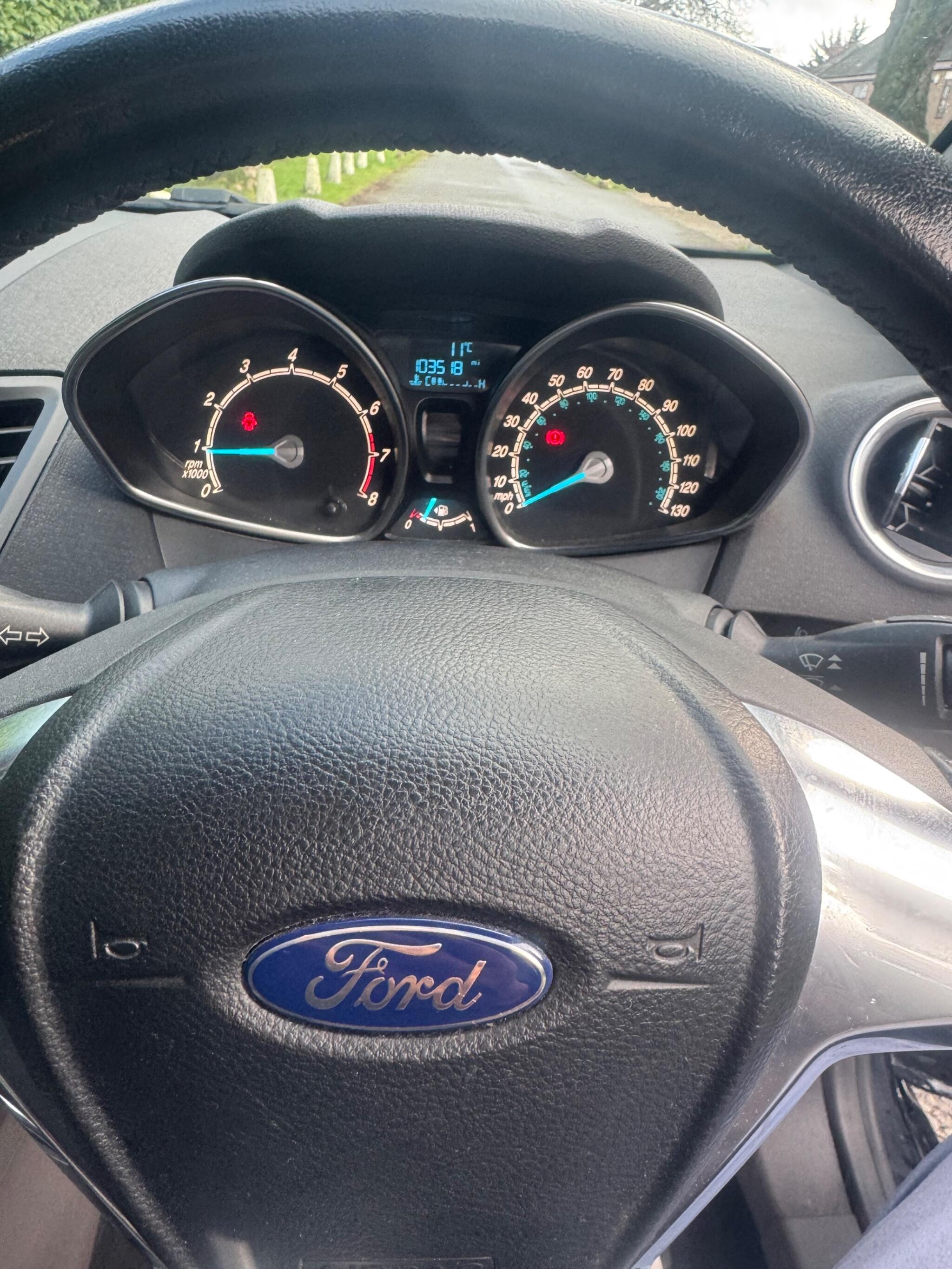 2016 Ford Fiesta image 36
