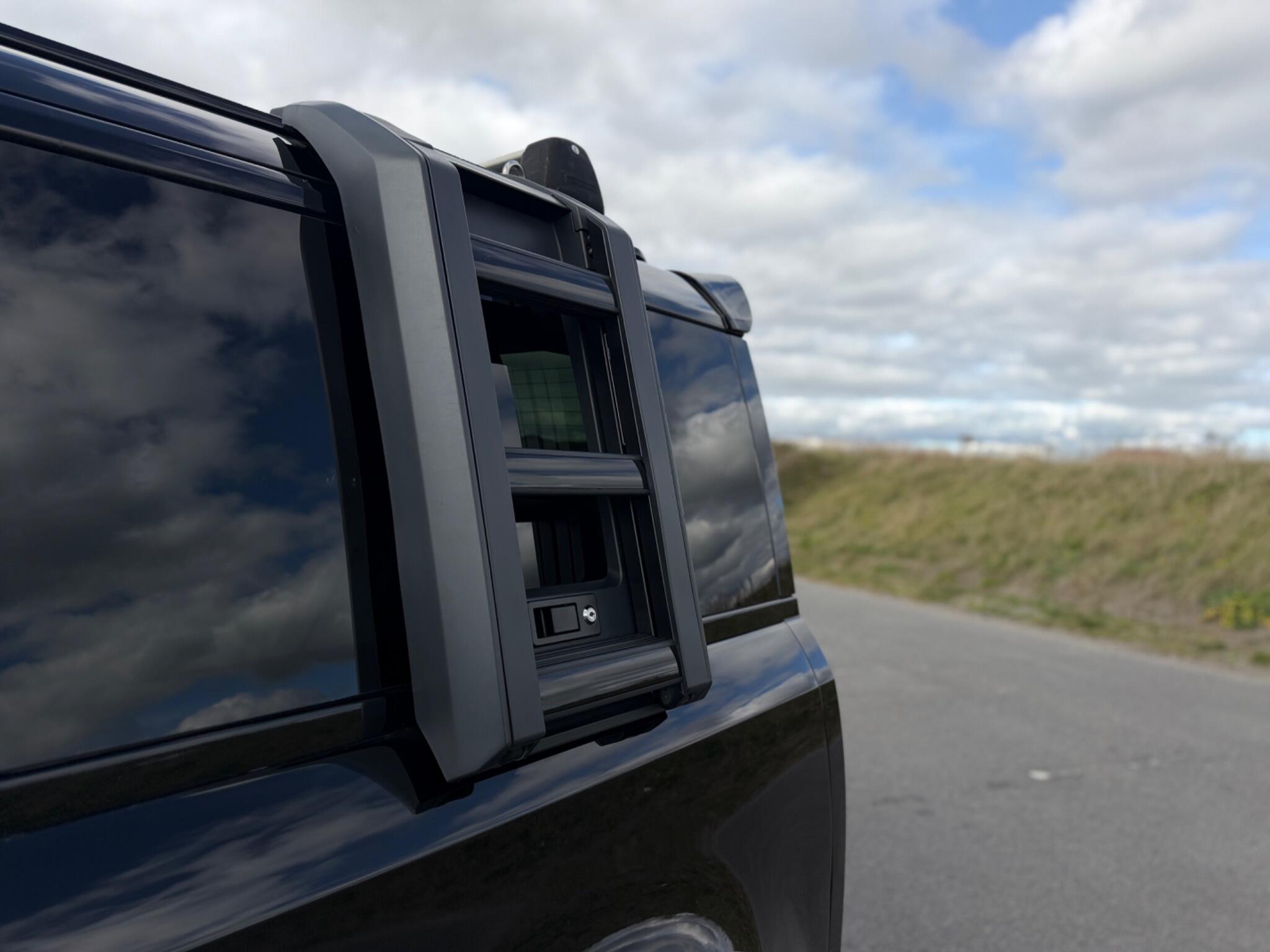 Land Rover Defender view 60
