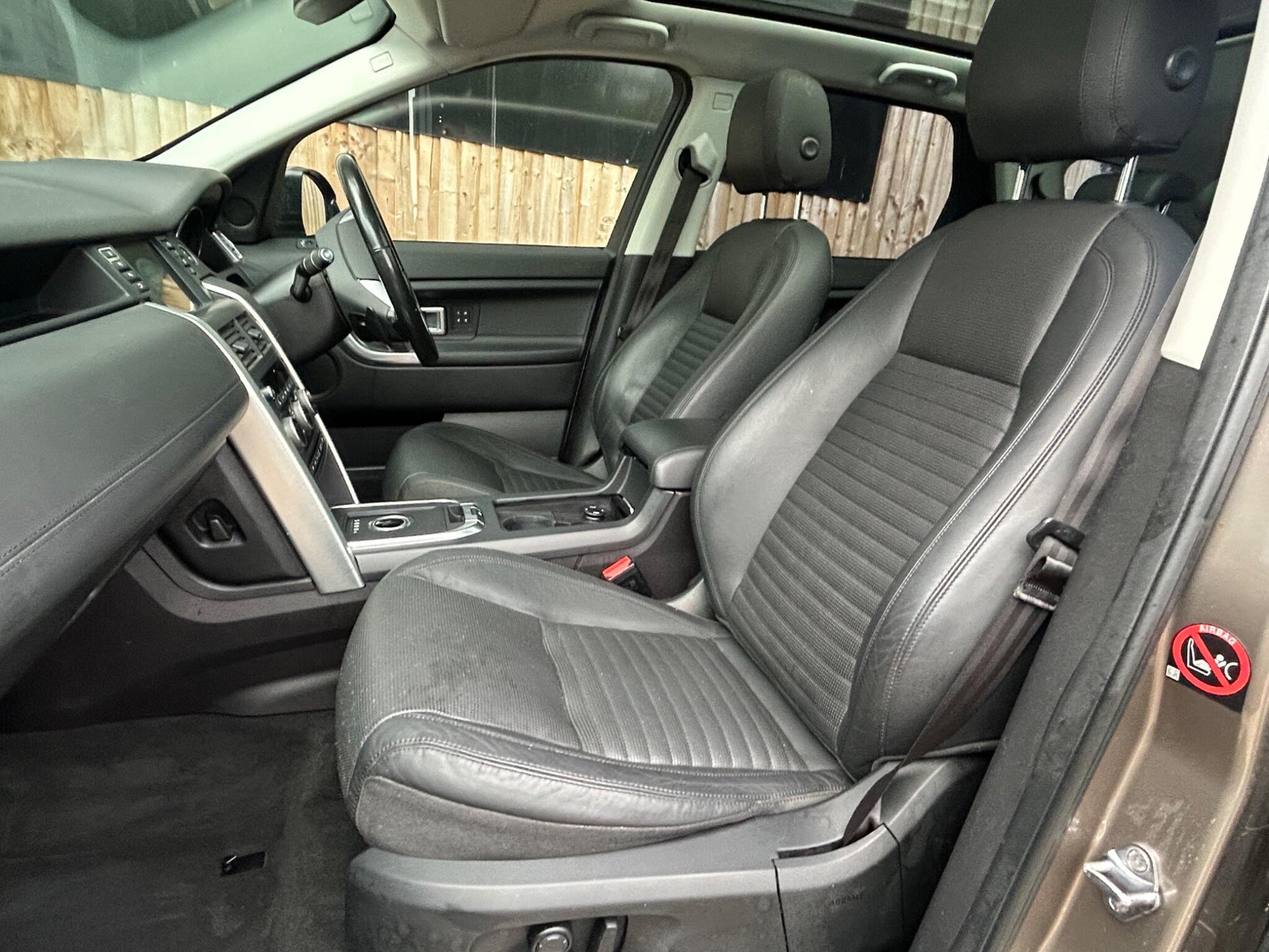 Land Rover Discovery Sport view 4