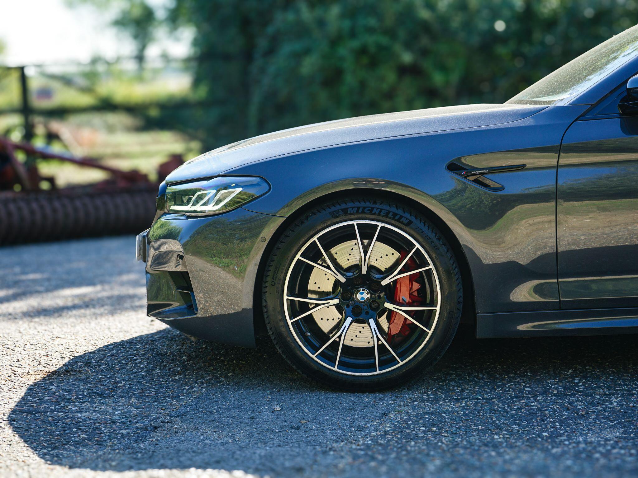 BMW M5 view 5