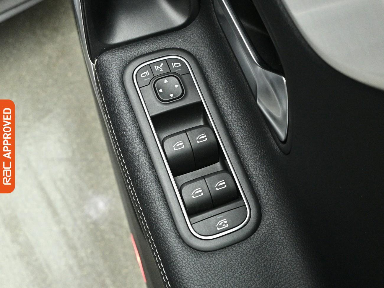 Mercedes-Benz Cla view 24