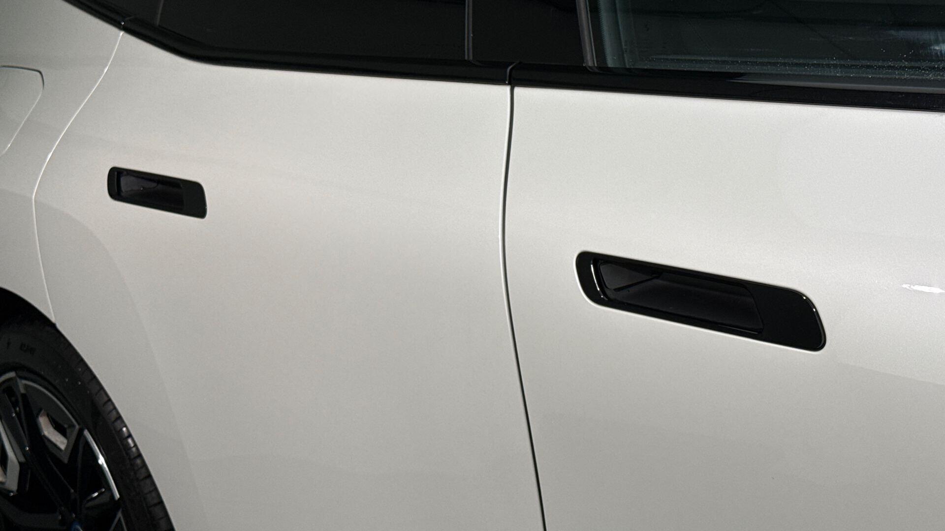 BMW Ix view 33