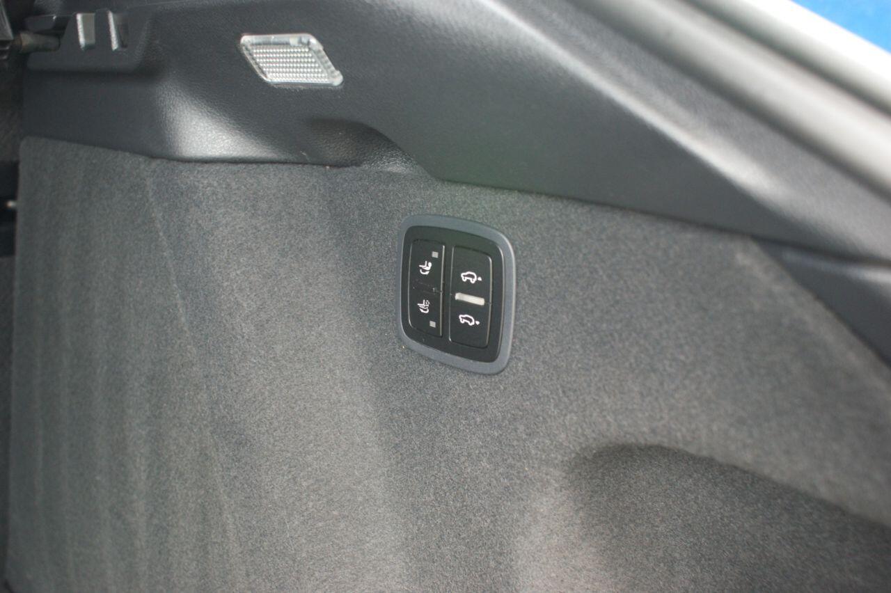 Porsche Macan view 31