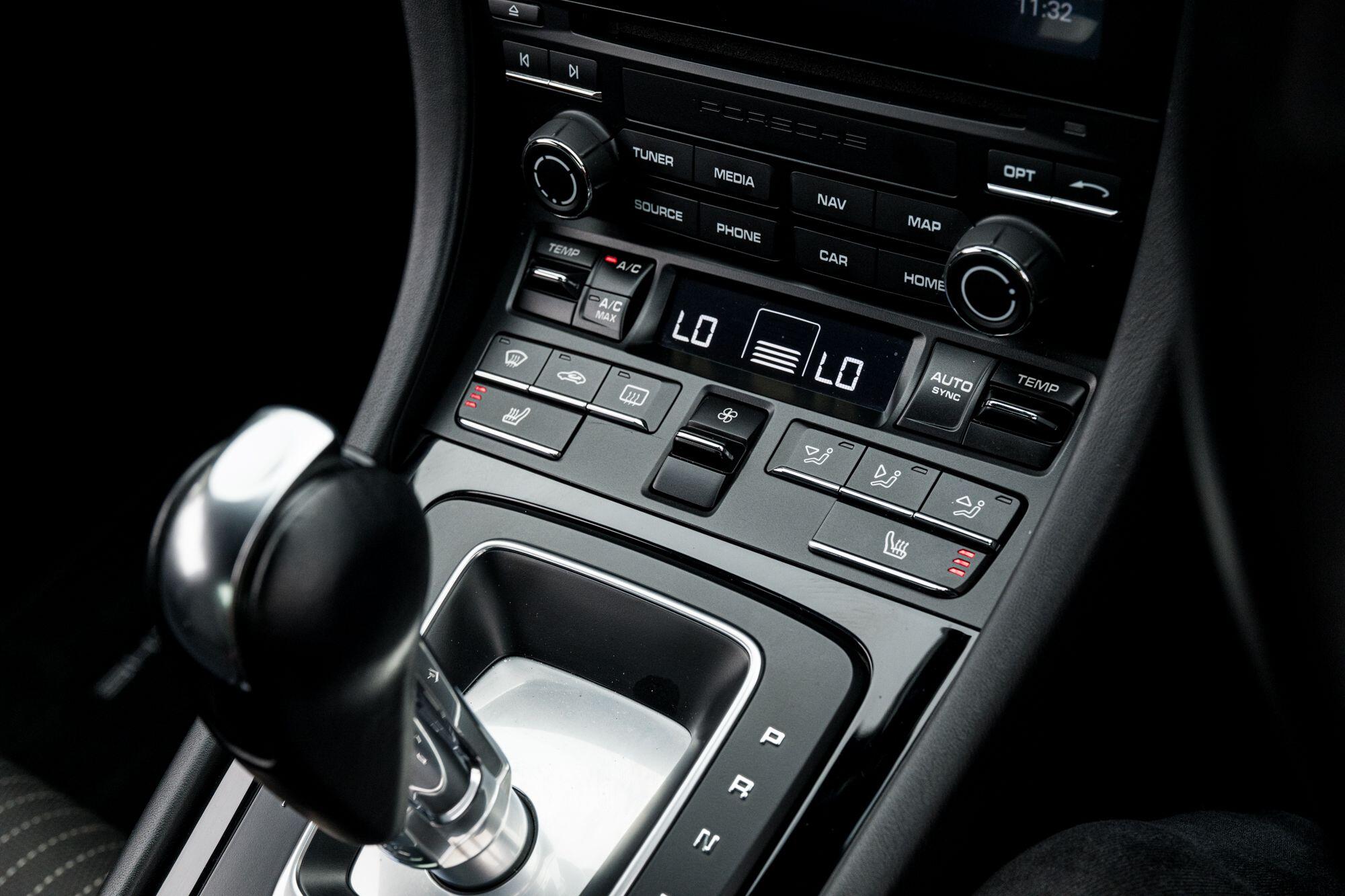Porsche 911 view 46