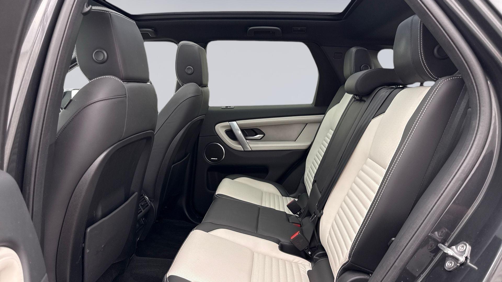 Land Rover Discovery Sport view 4