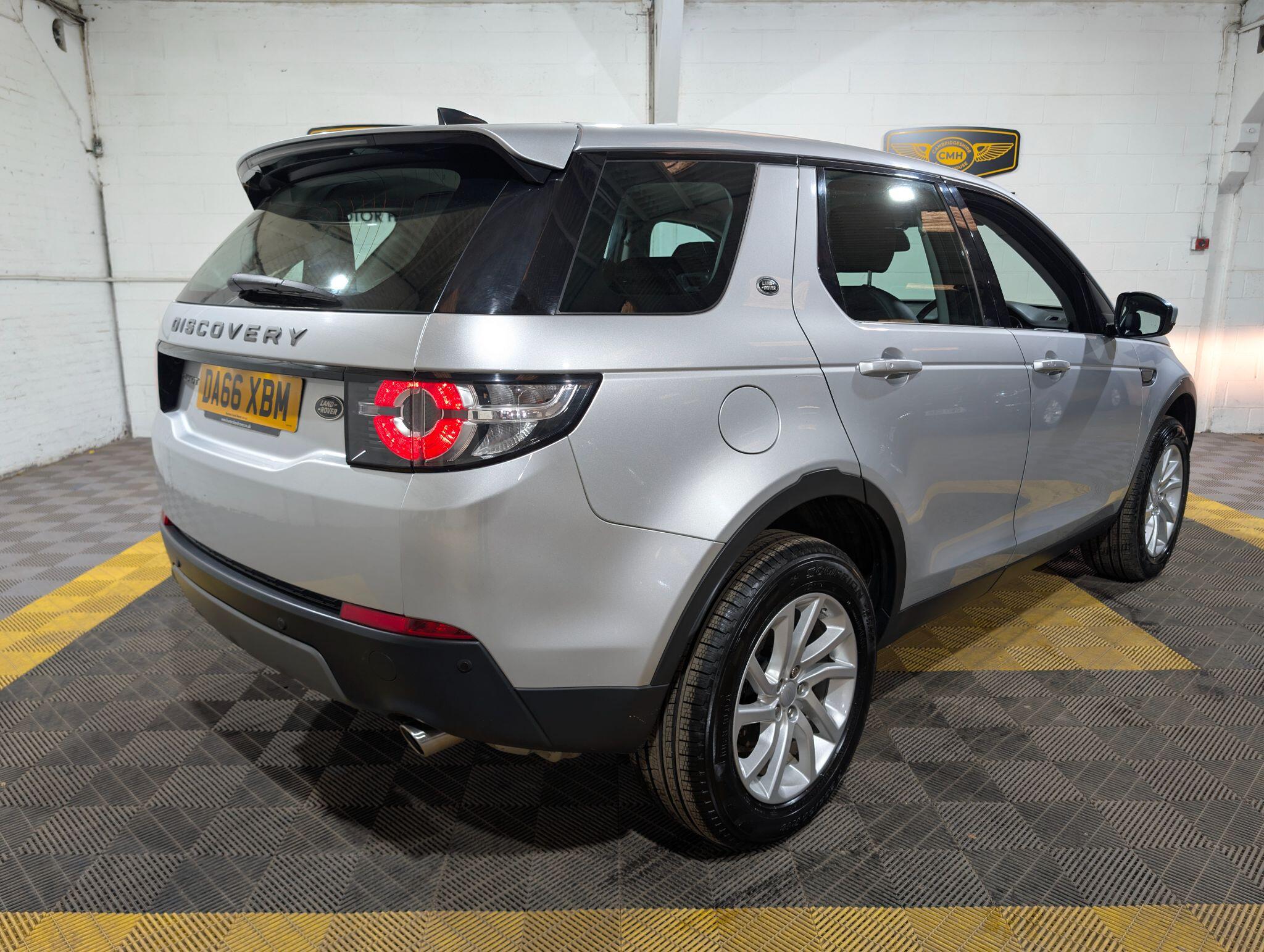 Land Rover Discovery Sport view 4