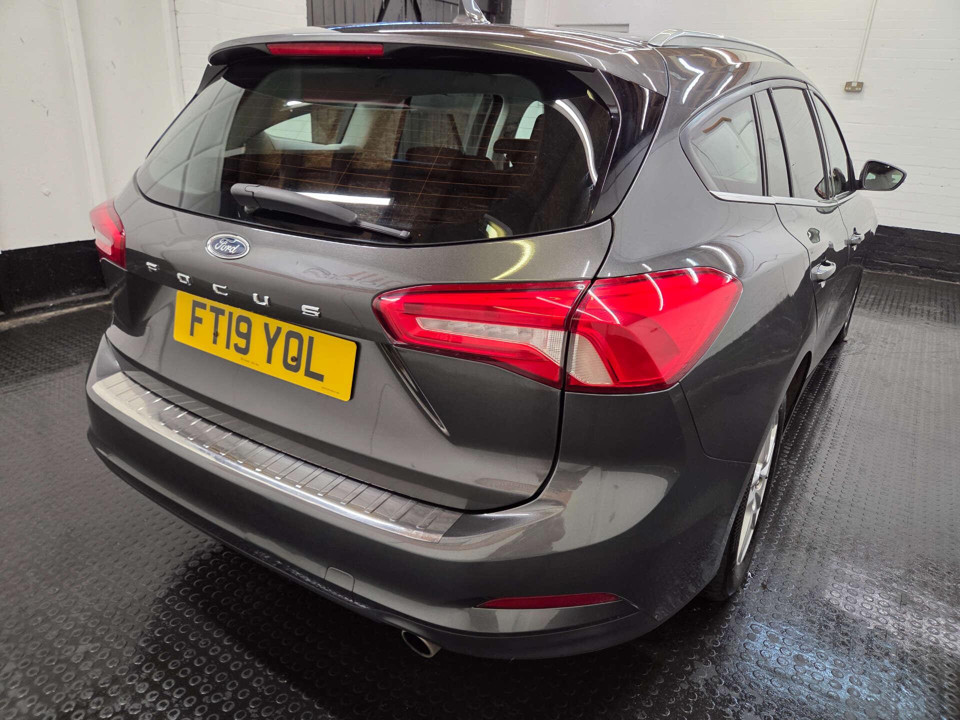 Ford Focus view 7