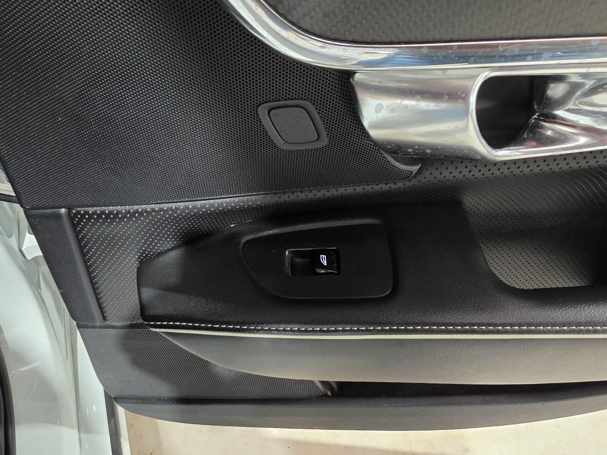Volvo S90 view 27
