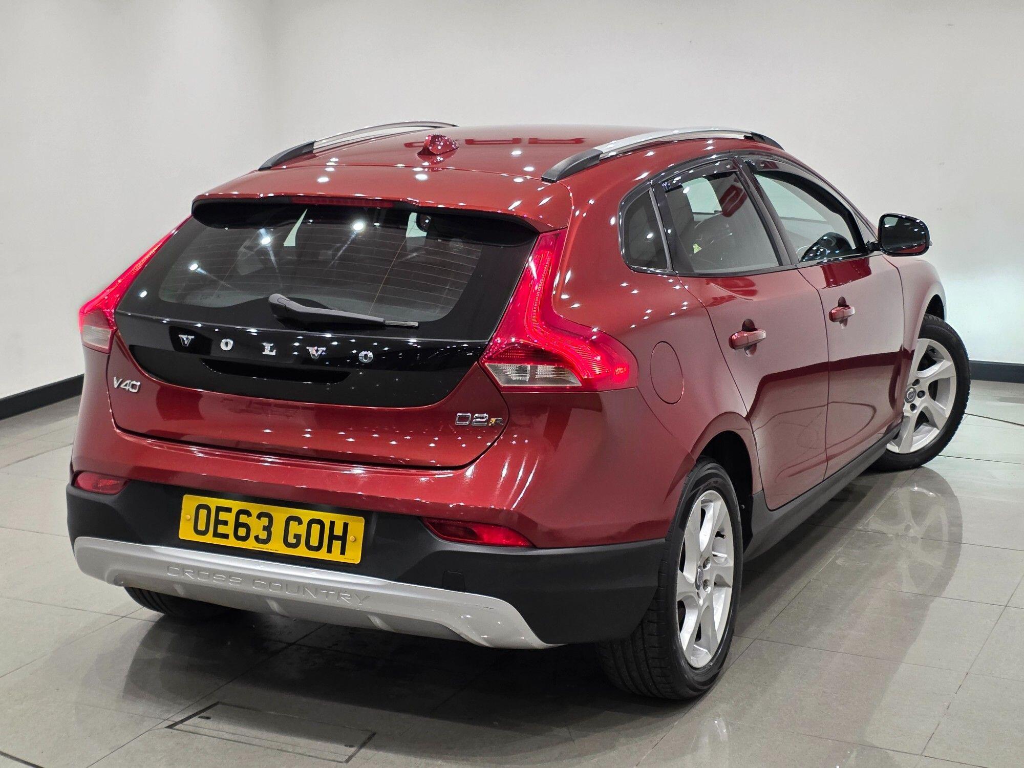 Volvo V40 Cross Country view 14