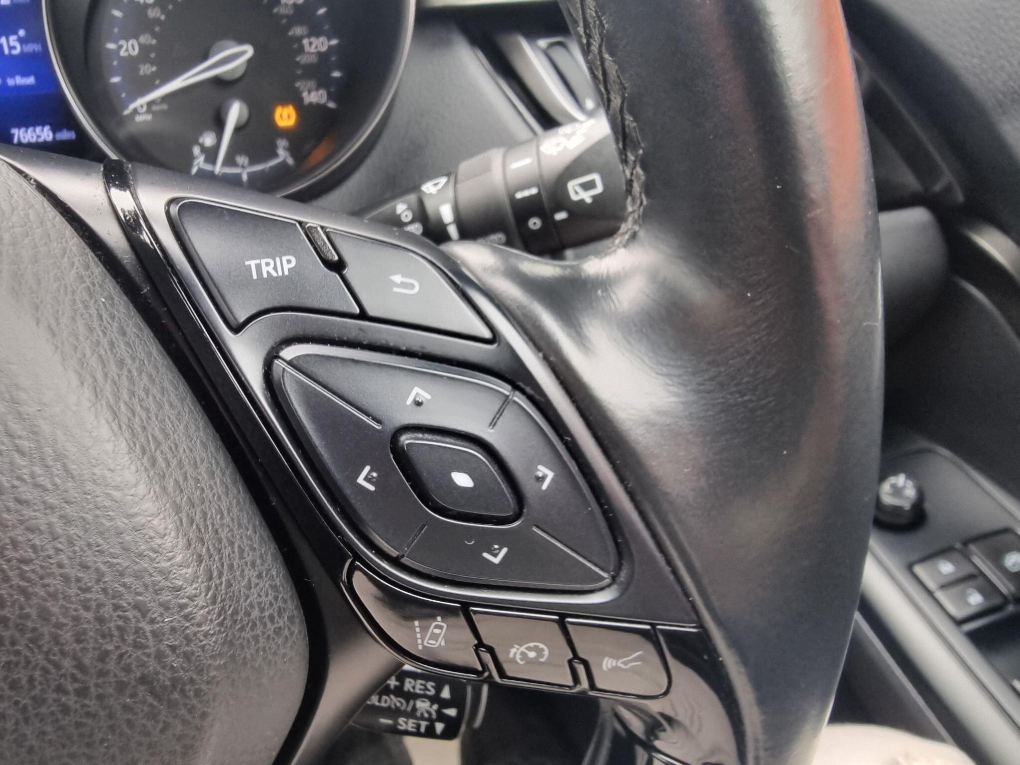 Toyota C-HR view 32