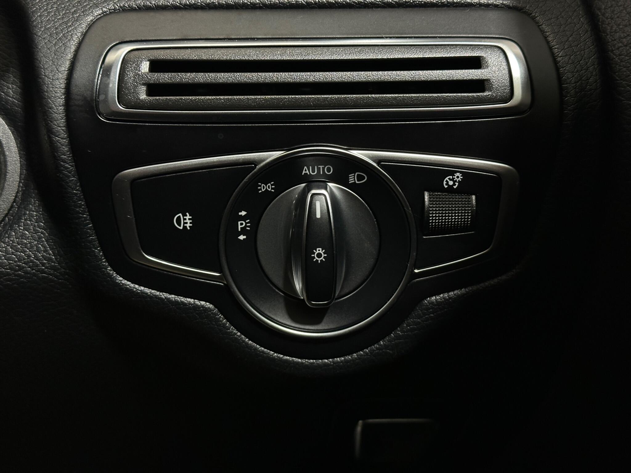 Mercedes-Benz C-Class view 18