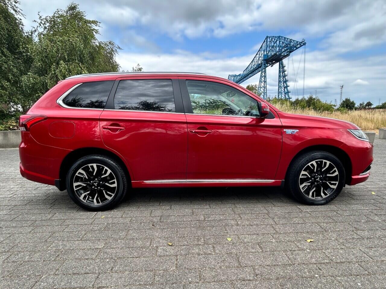 Mitsubishi Outlander view 8