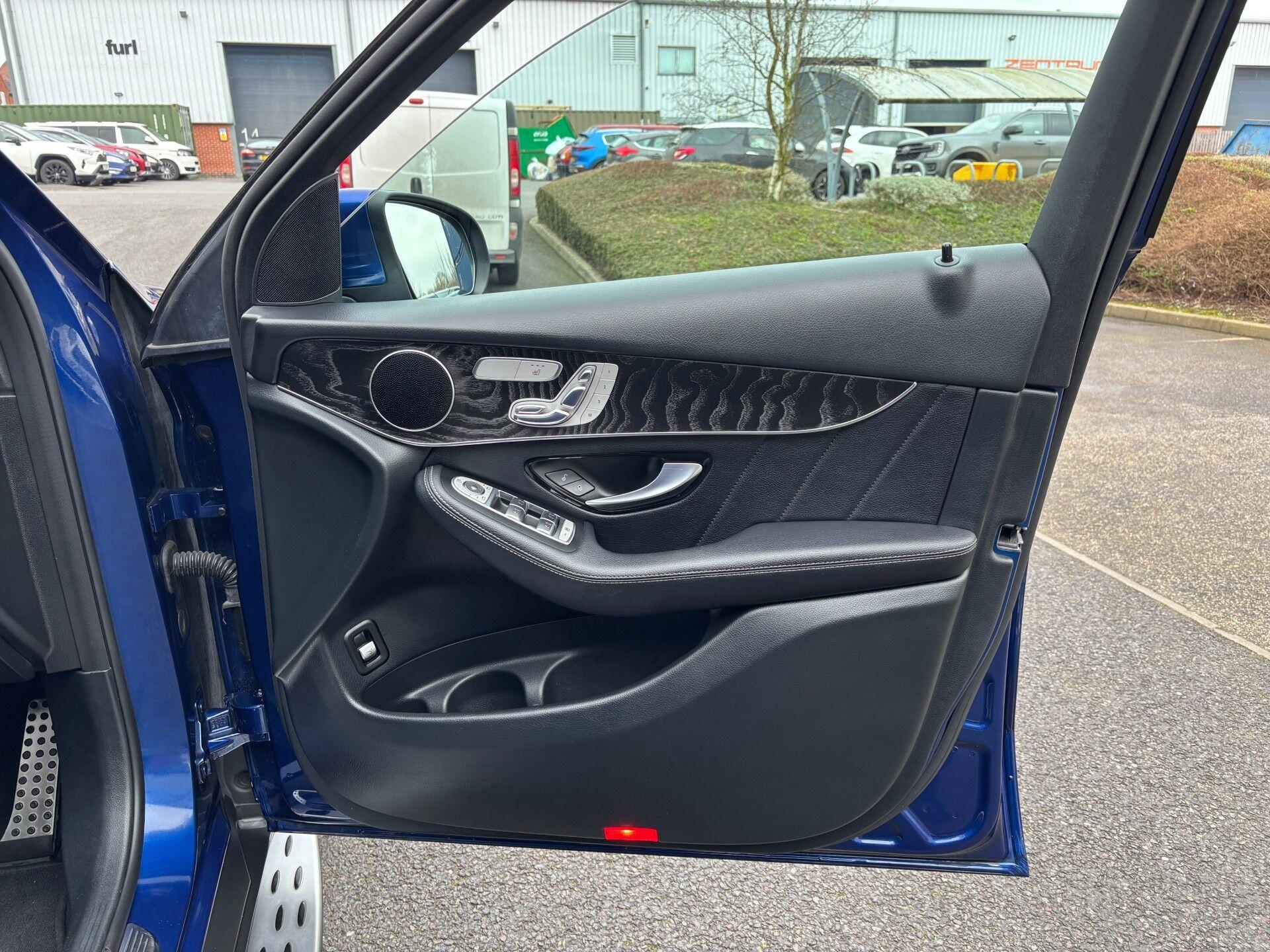 Mercedes-Benz GLC view 22