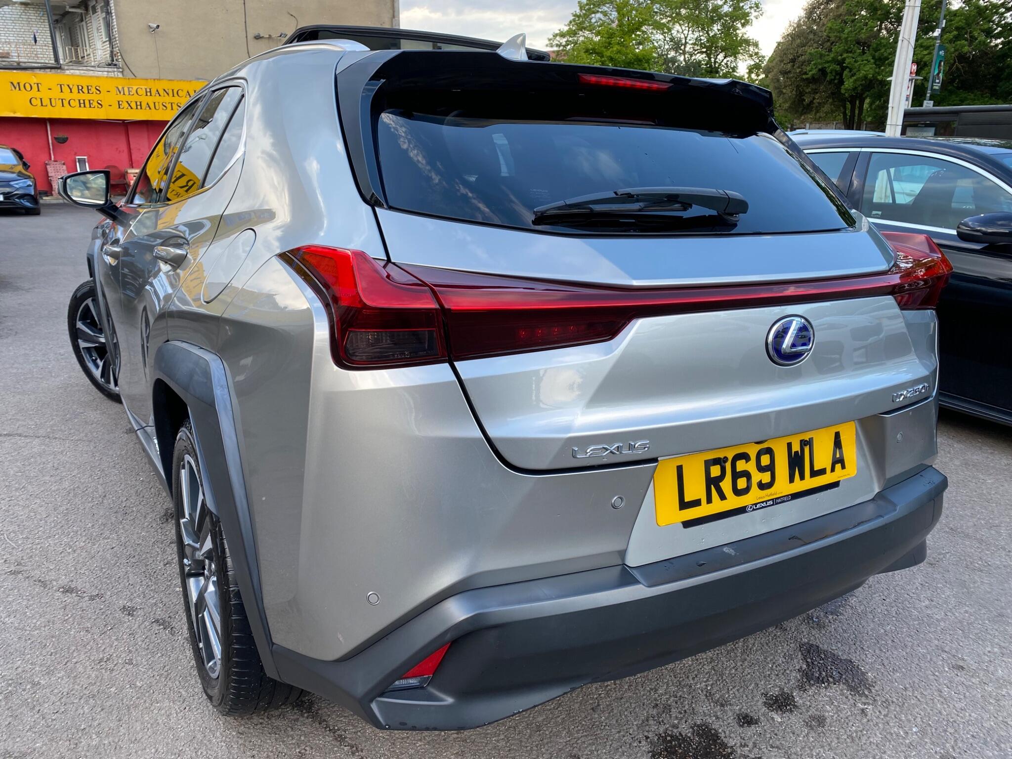 Lexus Ux view 14