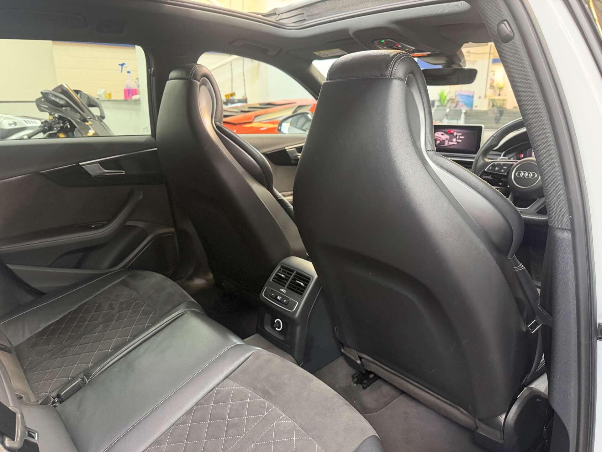 Audi RS4 view 43