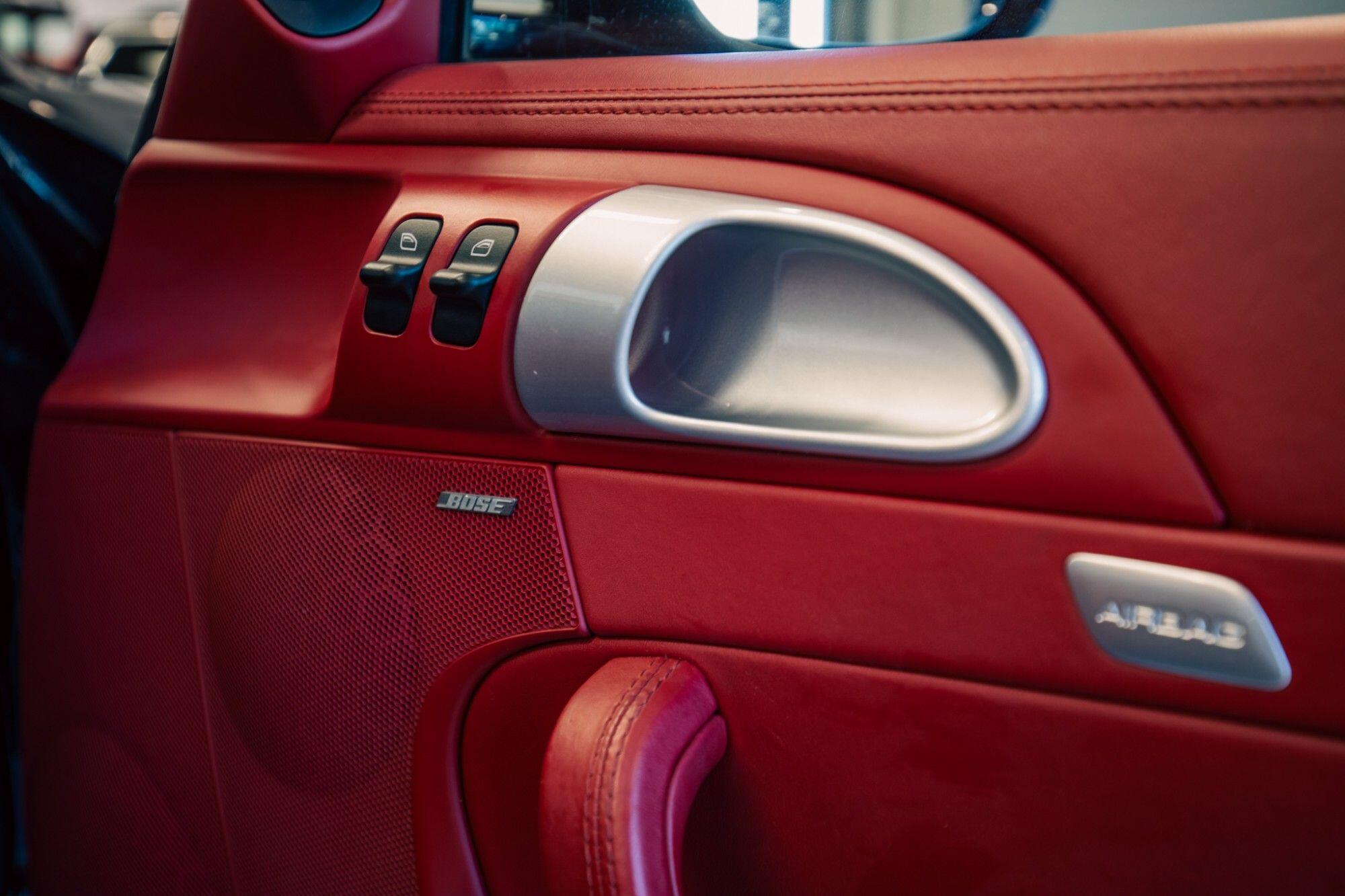 Porsche 911 view 31