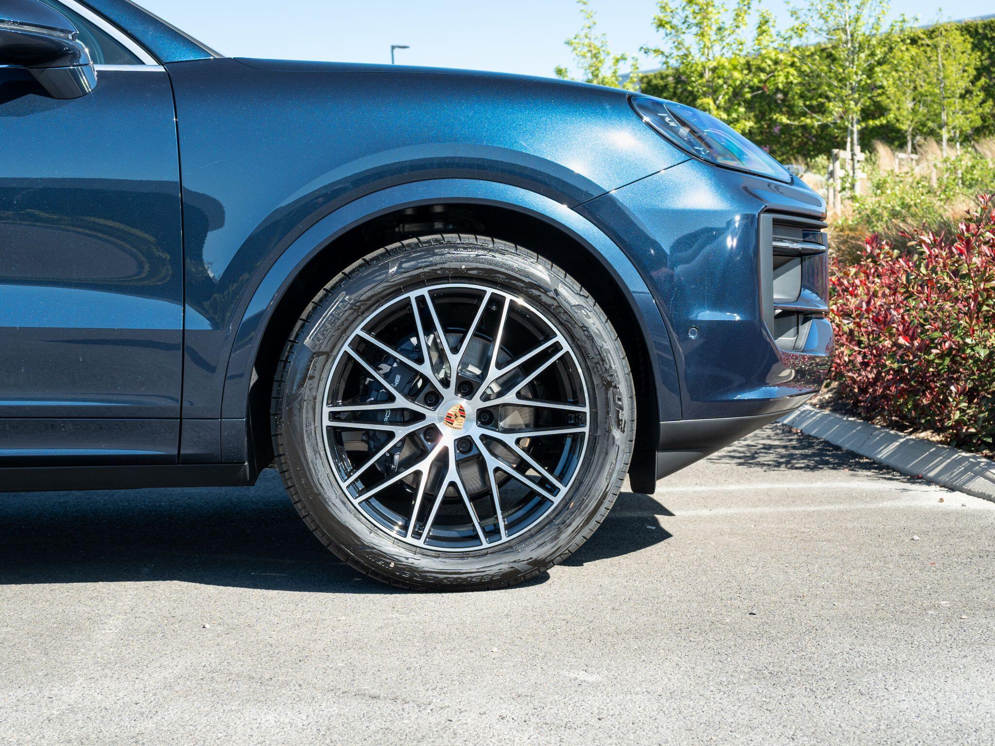 Porsche Cayenne view 12