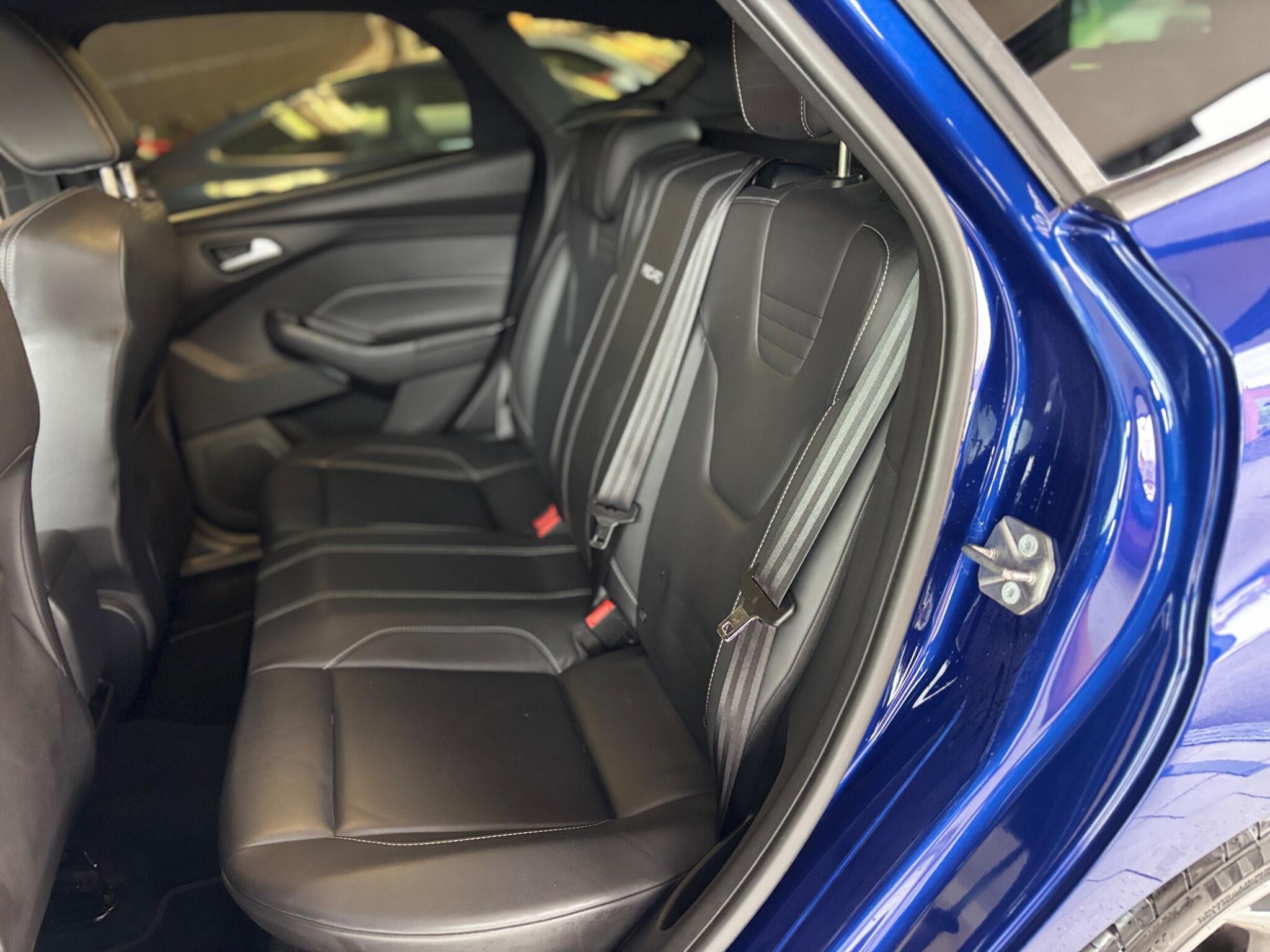 Ford Focus view 19