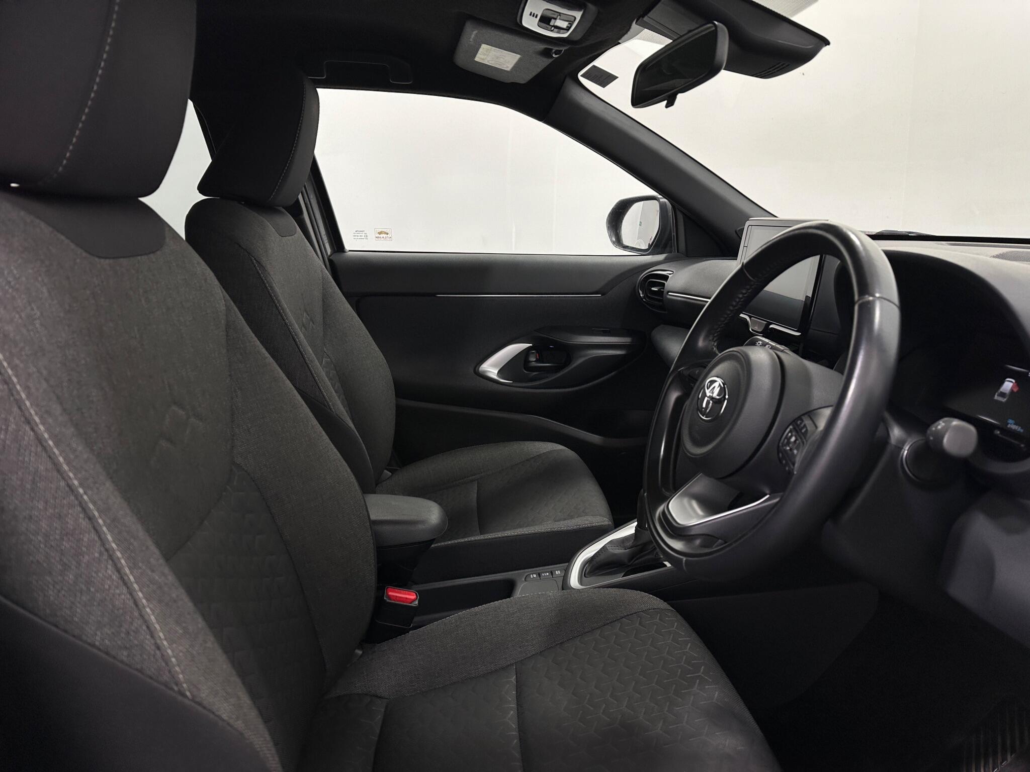 Toyota Yaris Cross view 30
