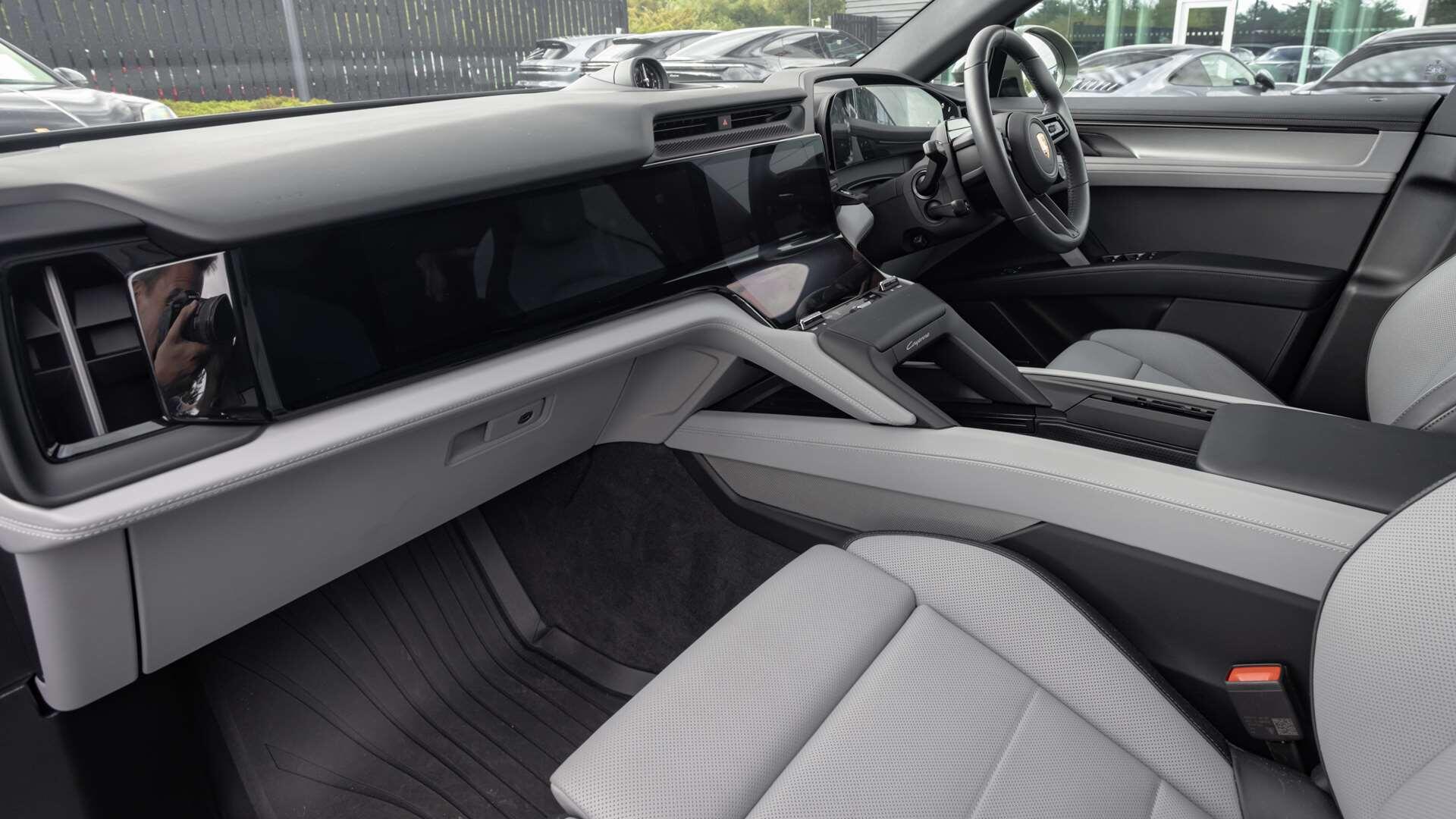 Porsche Cayenne view 14