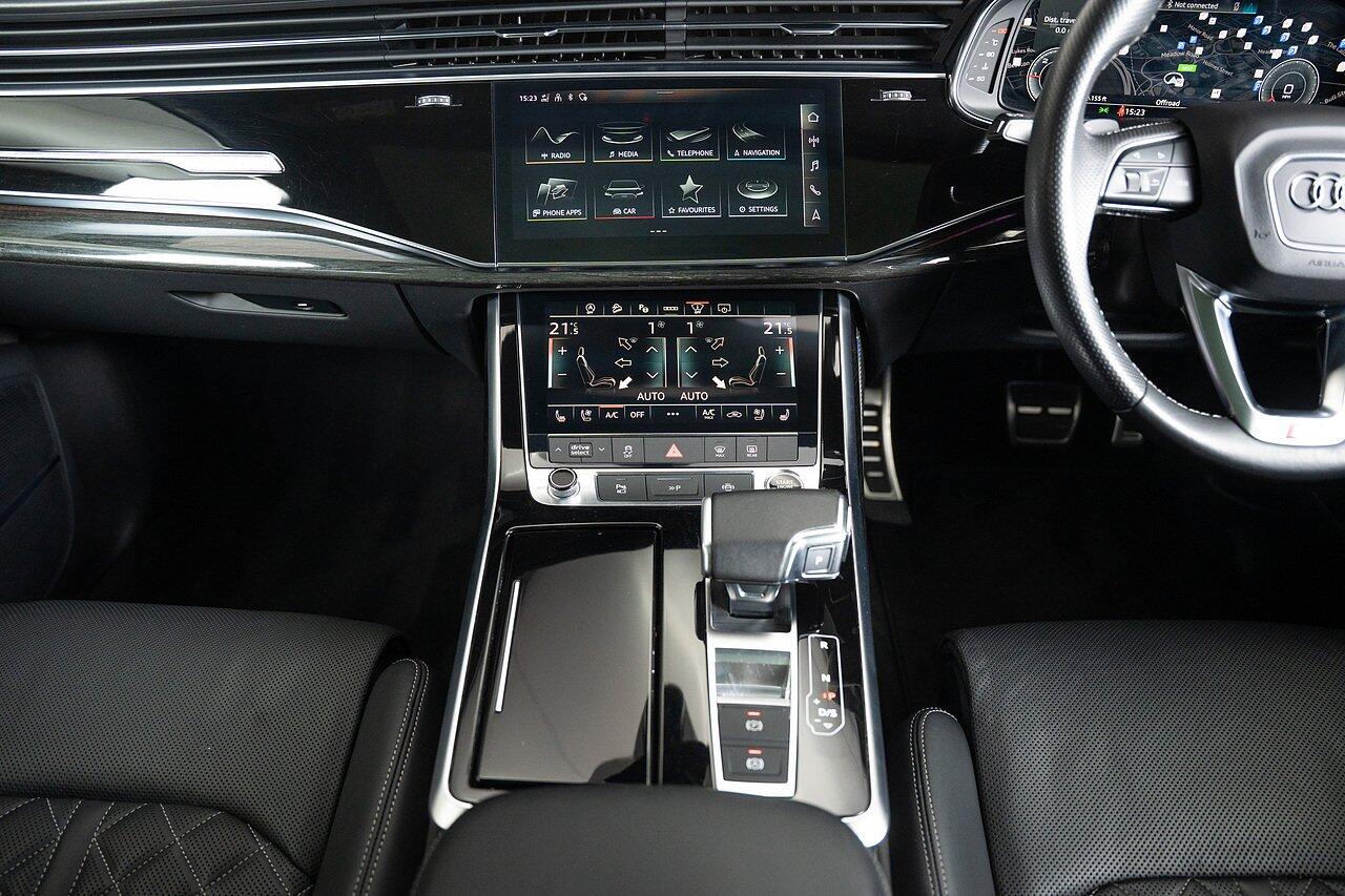 Audi Q7 view 28