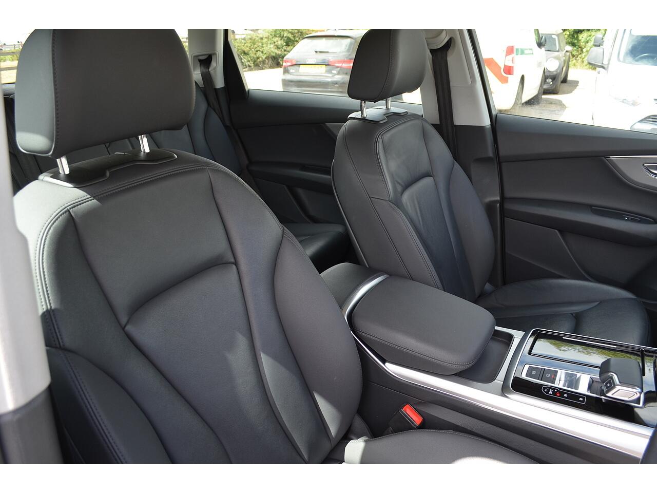 Audi Q7 view 31