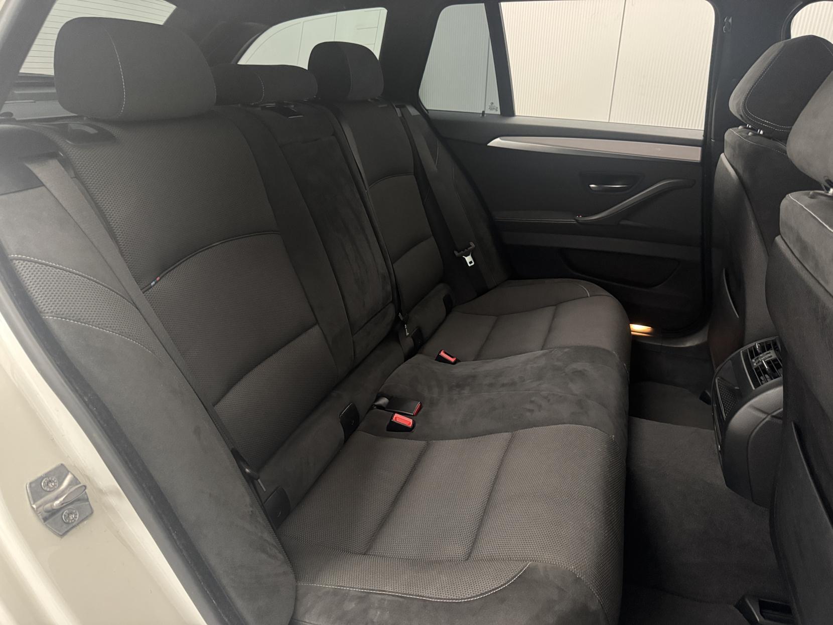 BMW 5 Series view 59