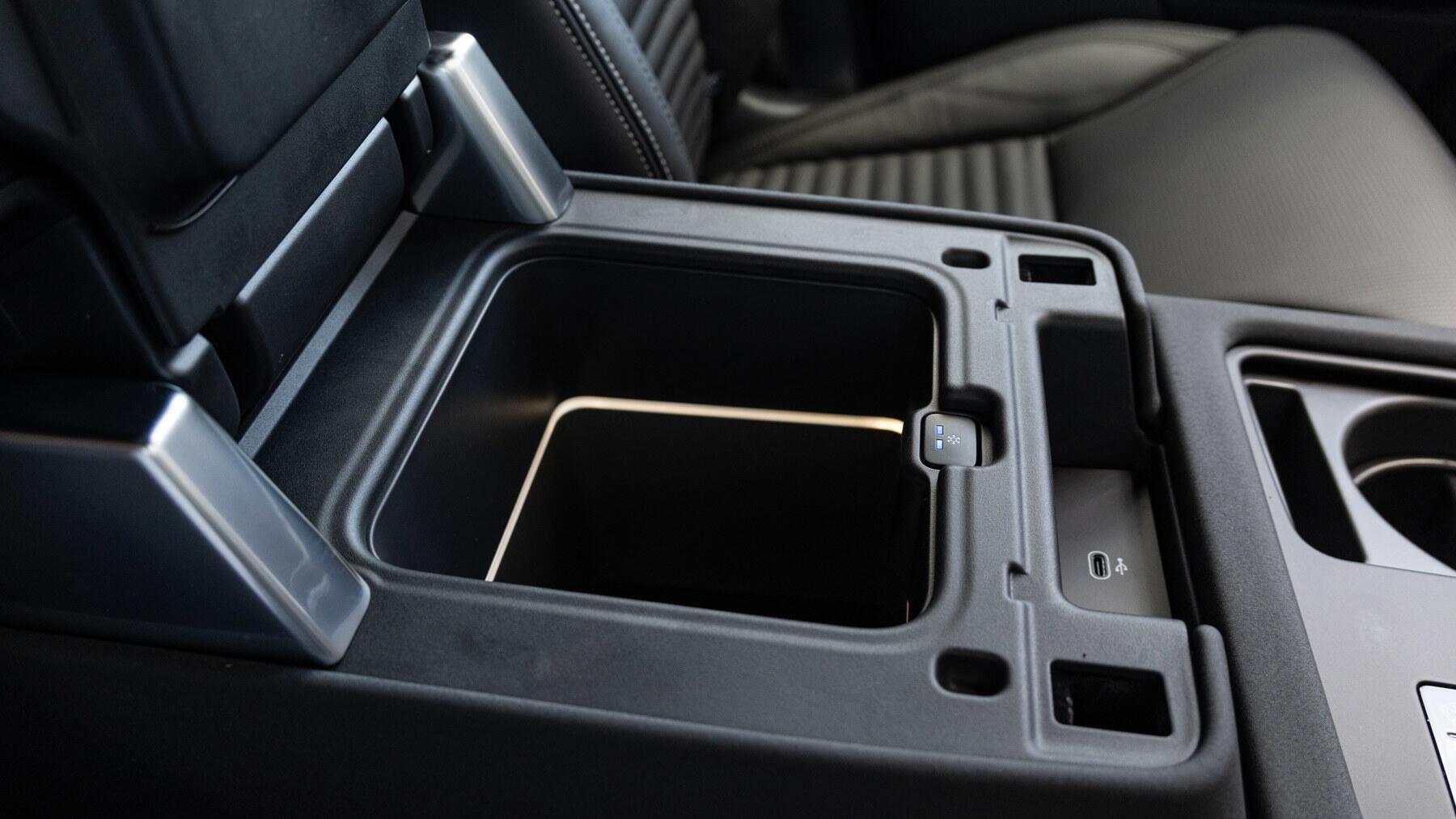 Land Rover Discovery view 18