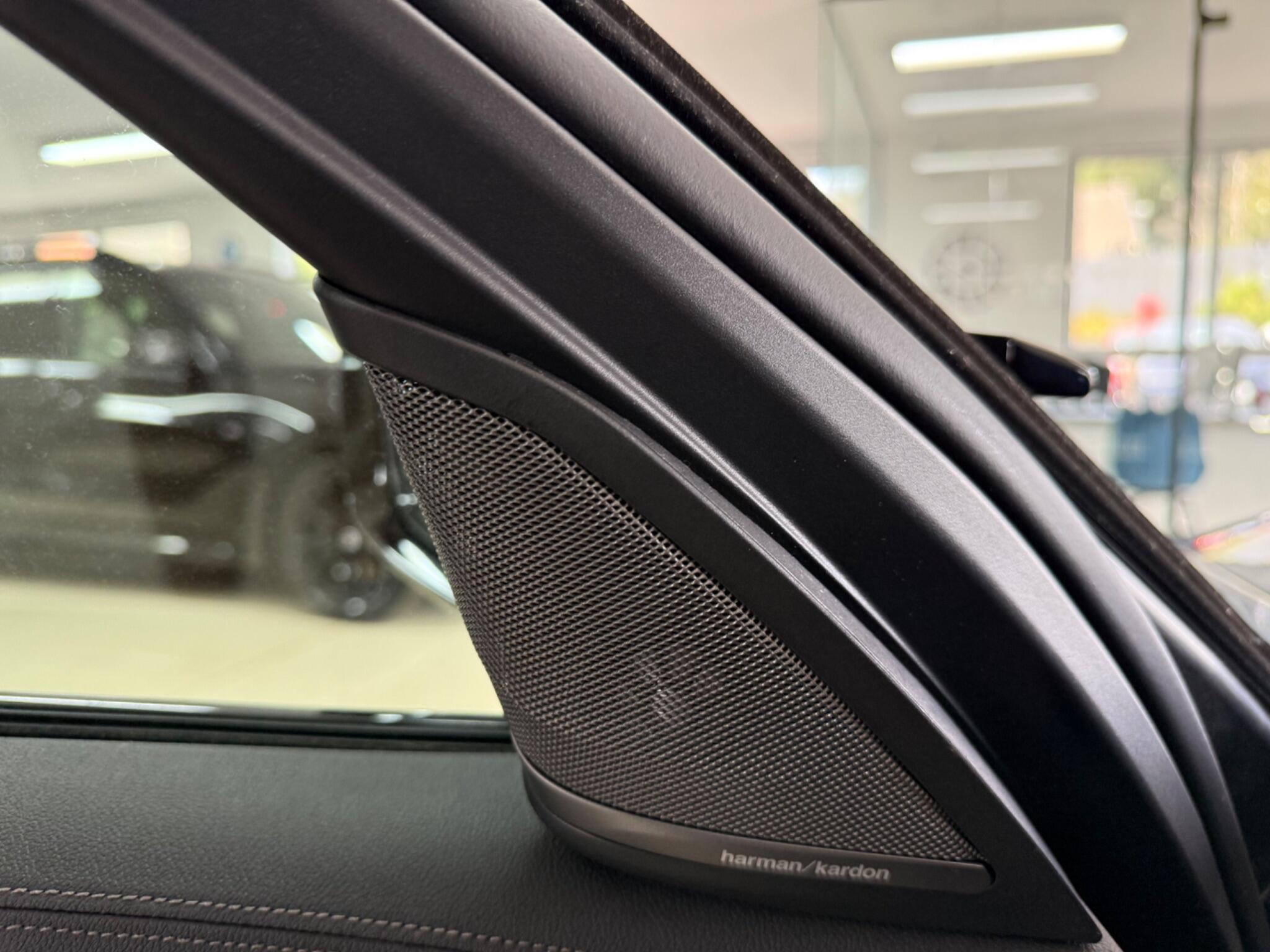 BMW 5 Series view 21