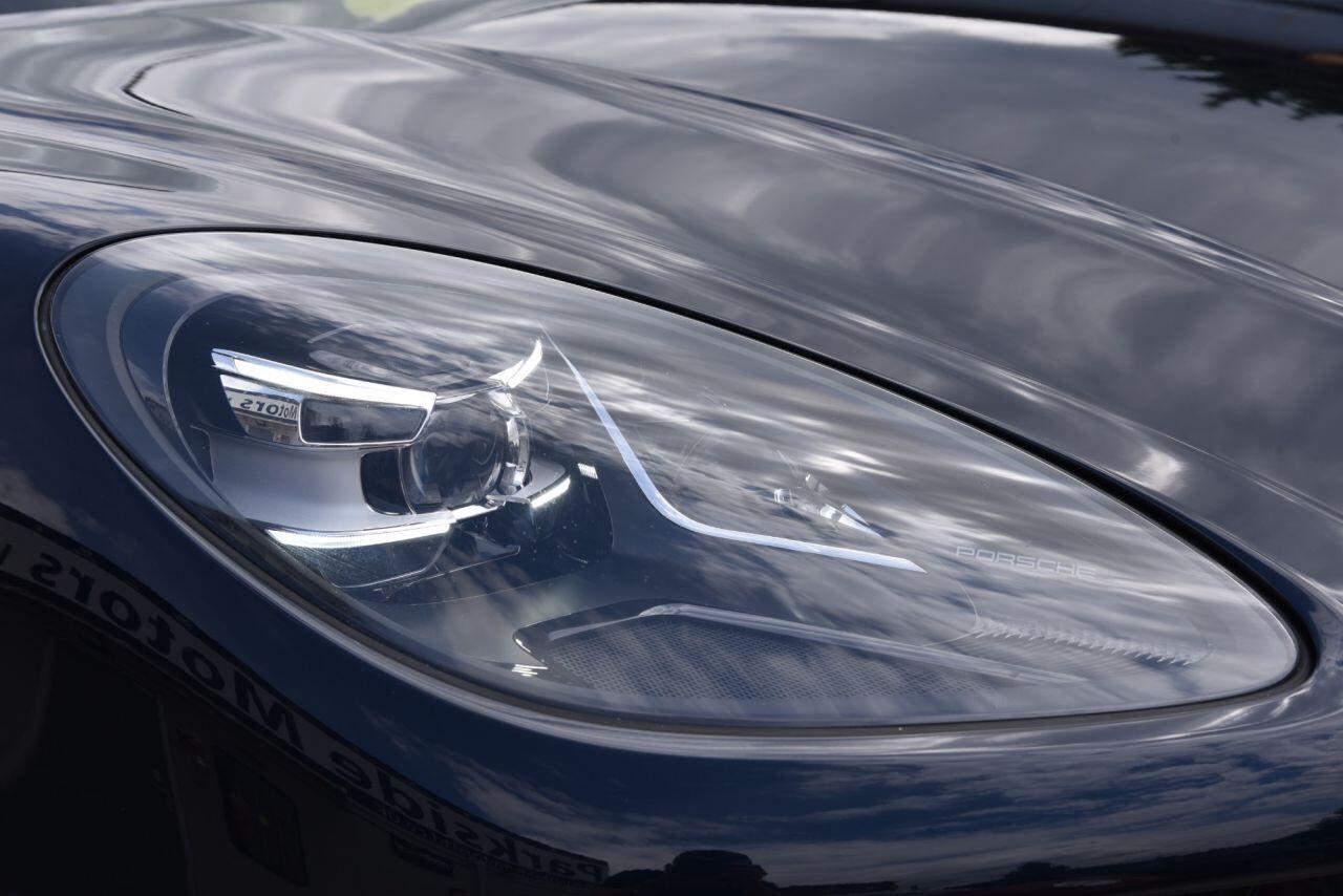 Porsche Macan view 12