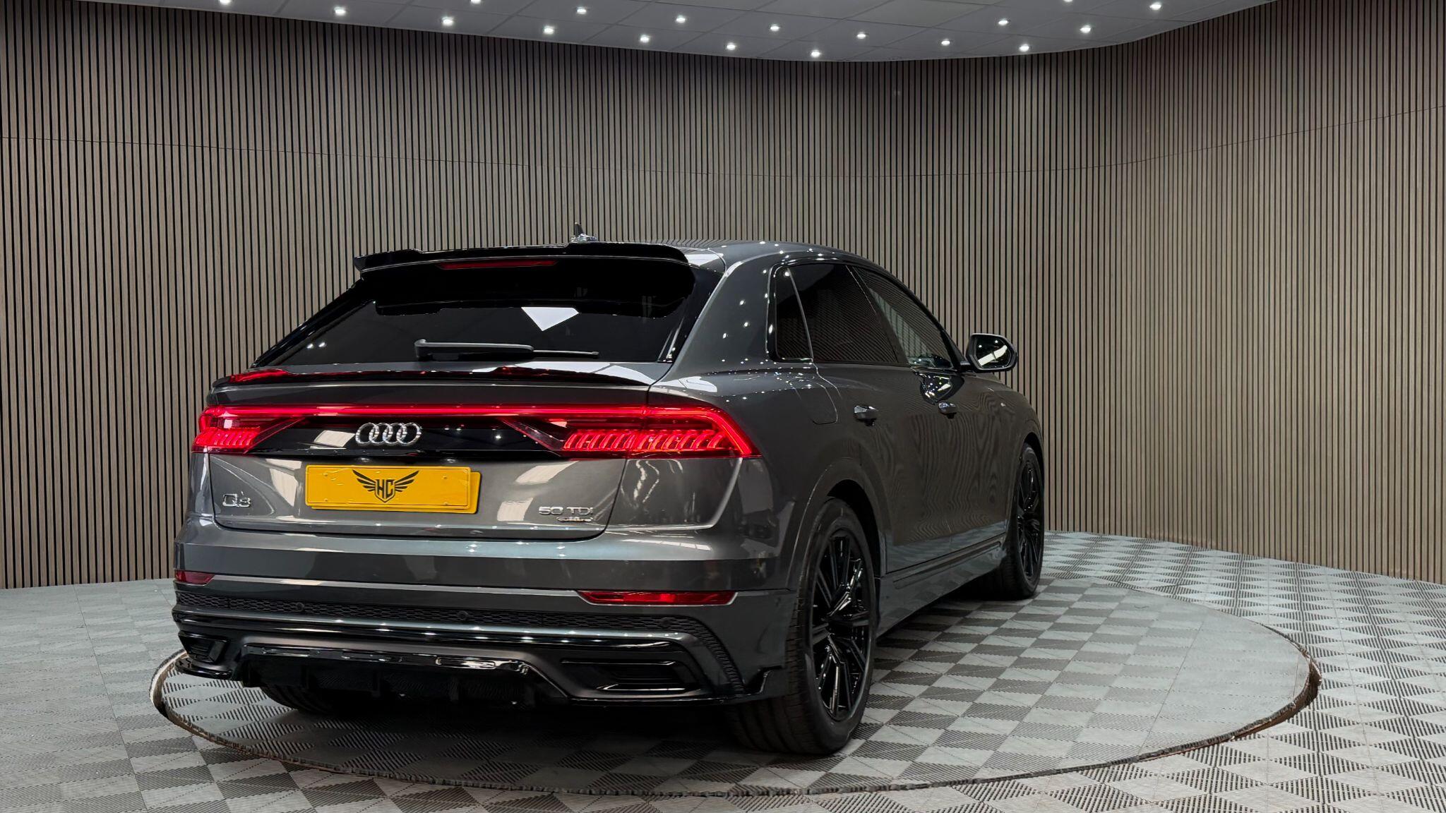Audi Q8 view 41
