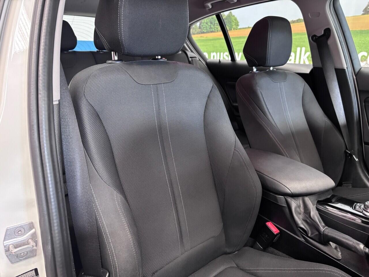 BMW 1 Series view 16