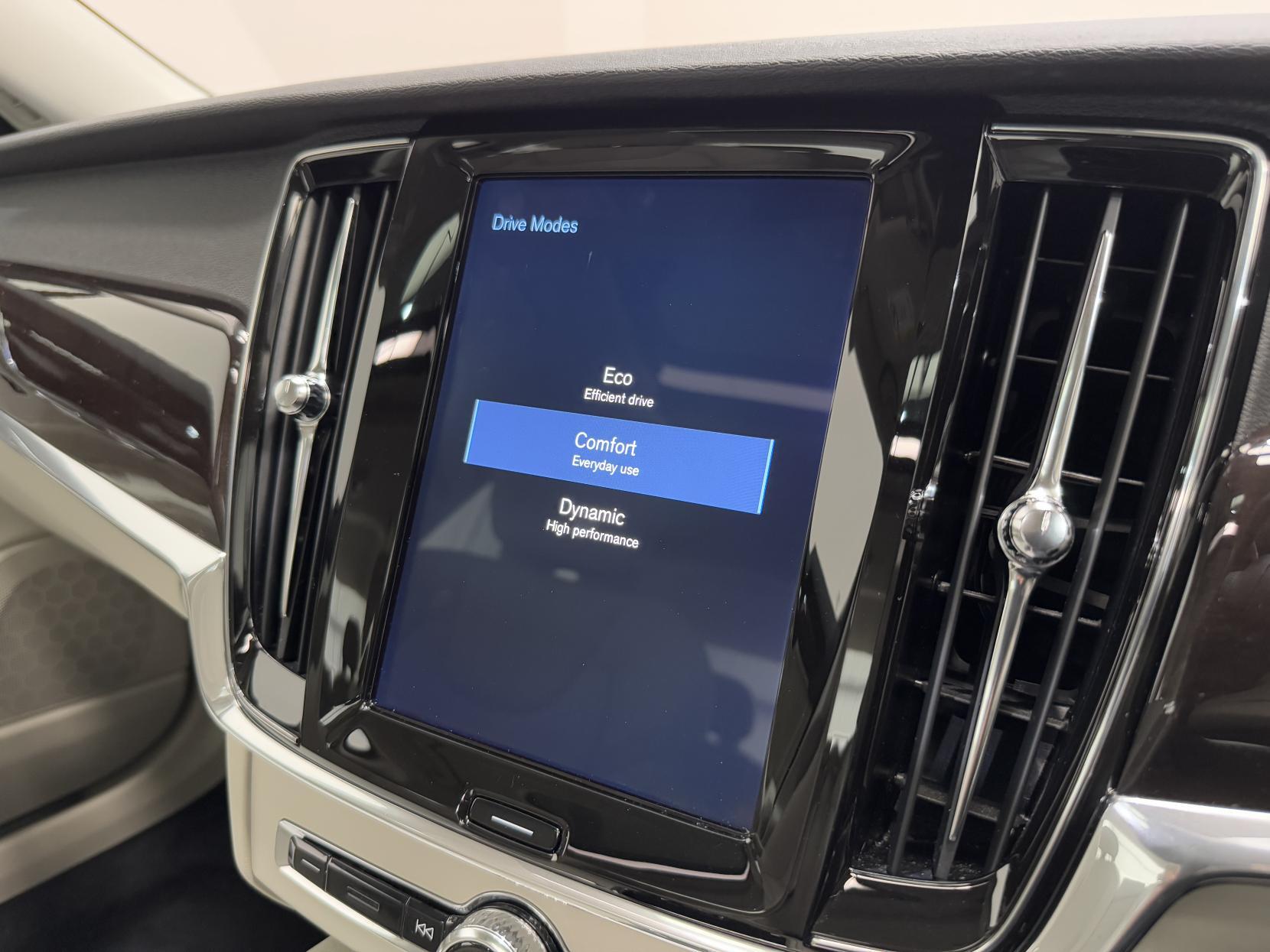 Volvo S90 view 31