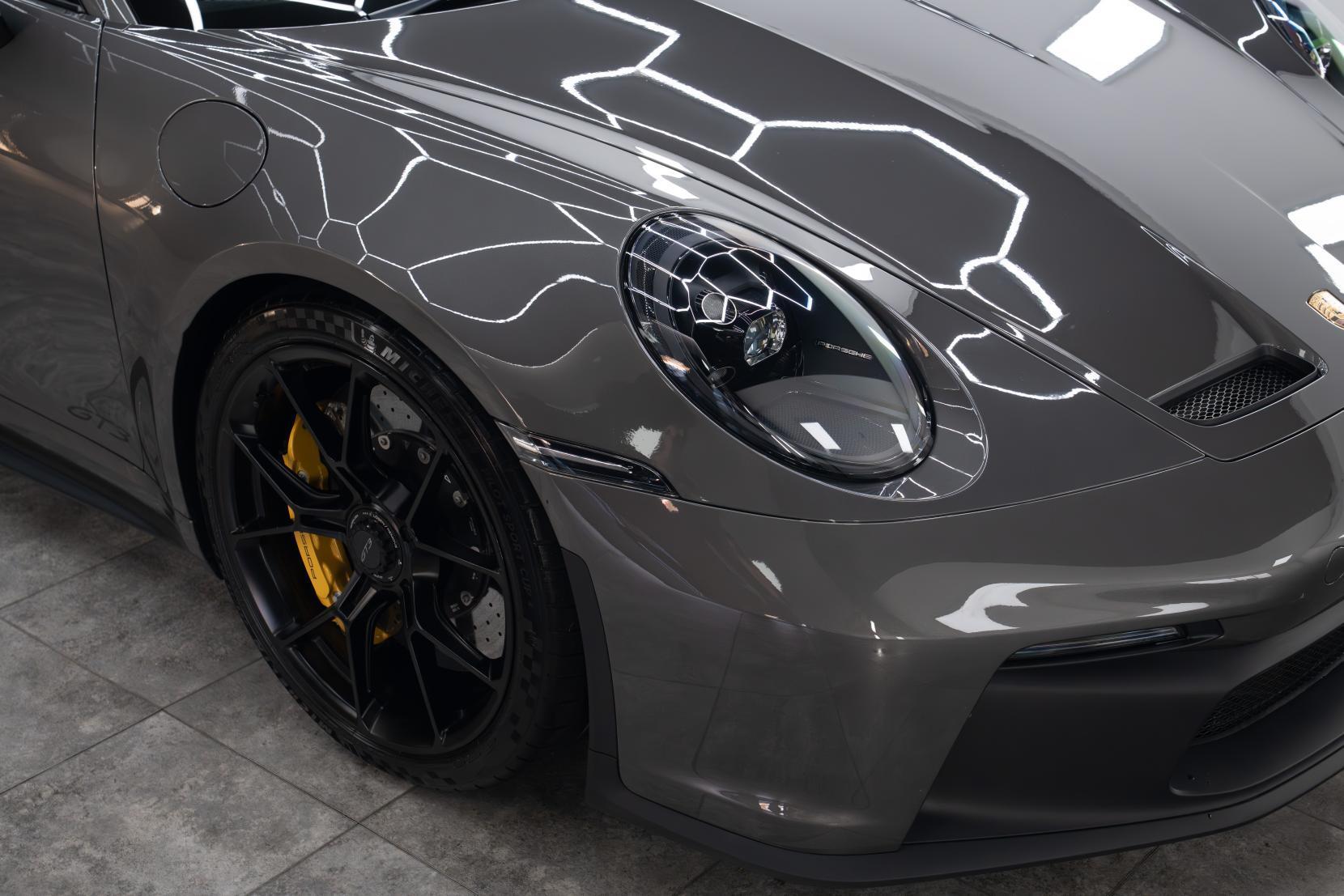 Porsche 911 view 39