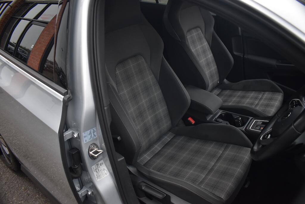 Volkswagen Golf view 28