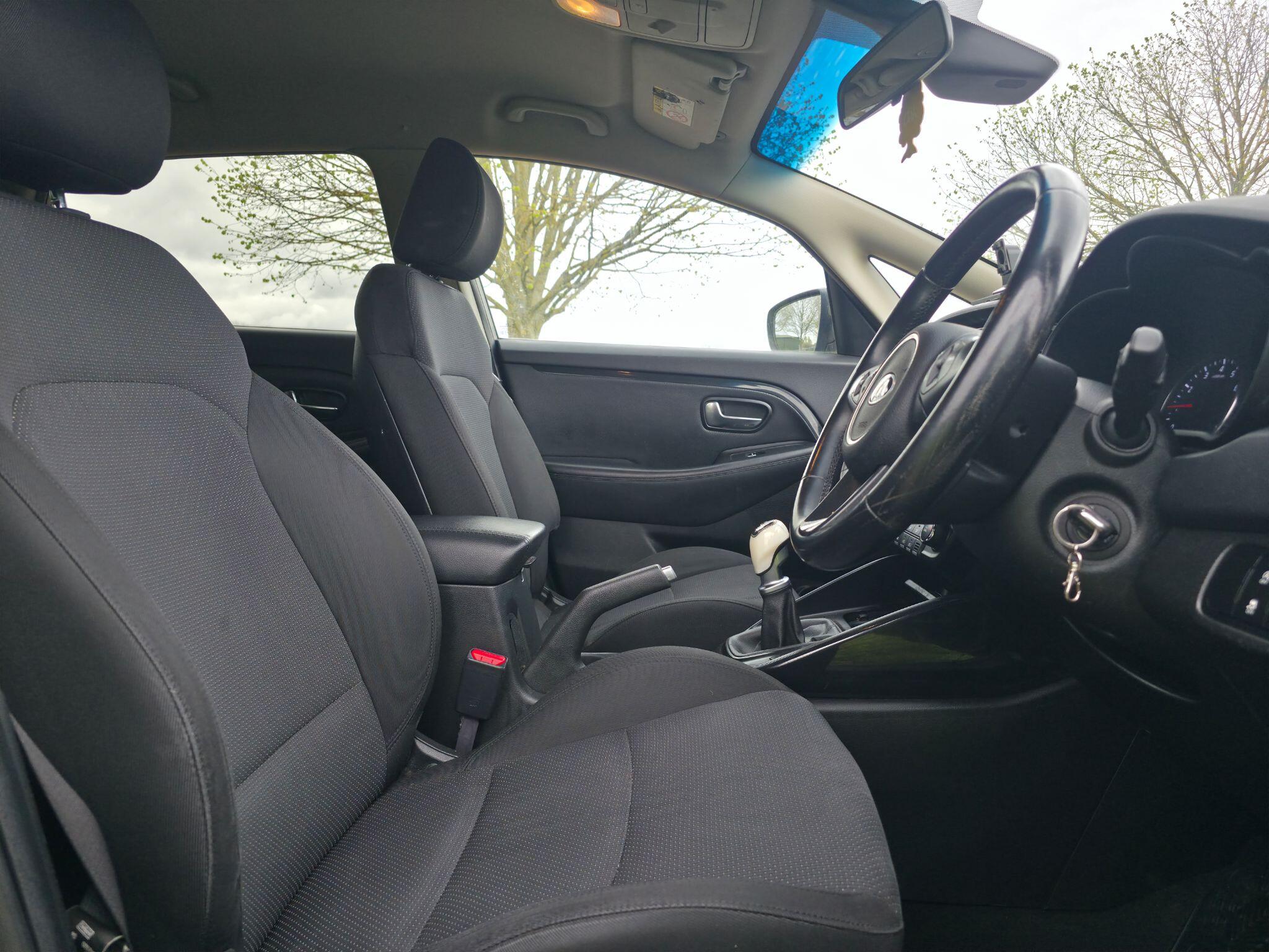 Kia Carens view 21