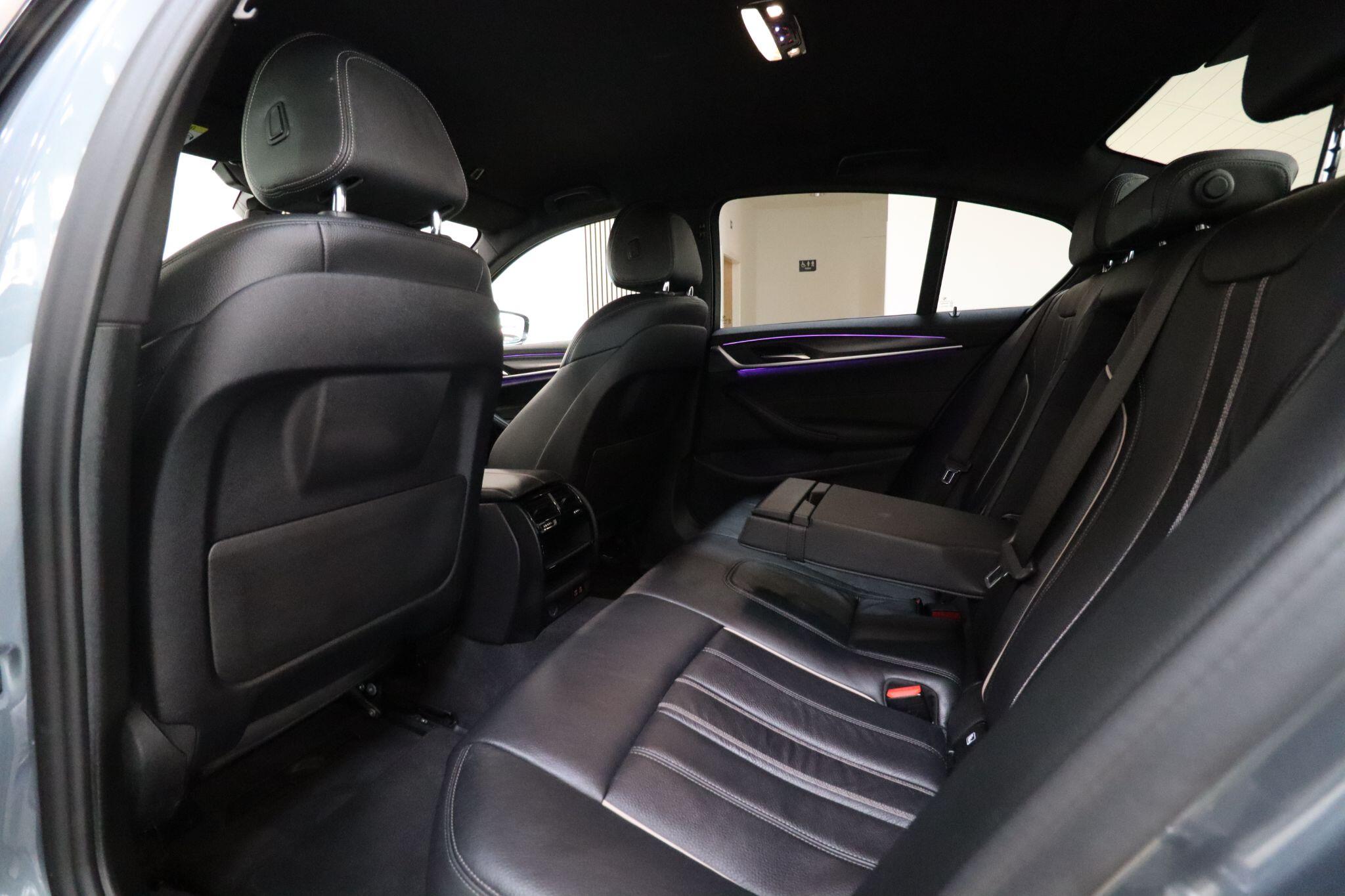 BMW 5 Series view 12