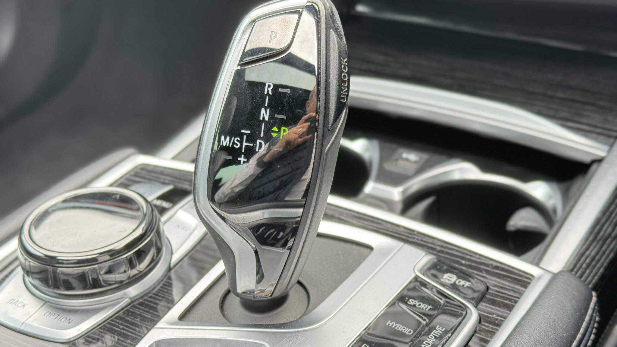 BMW 7 Series view 35