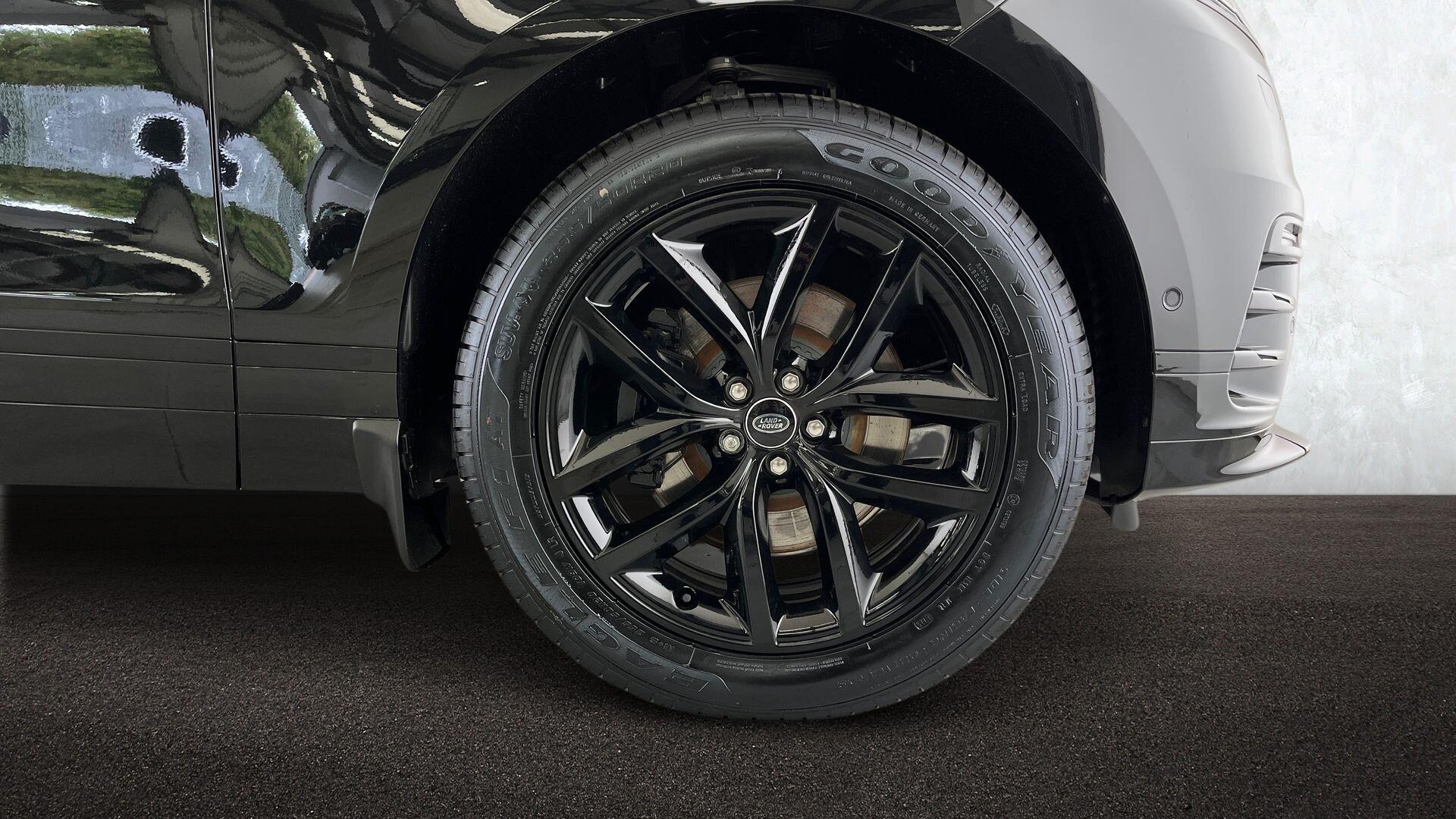 Land Rover Range Rover Velar view 8