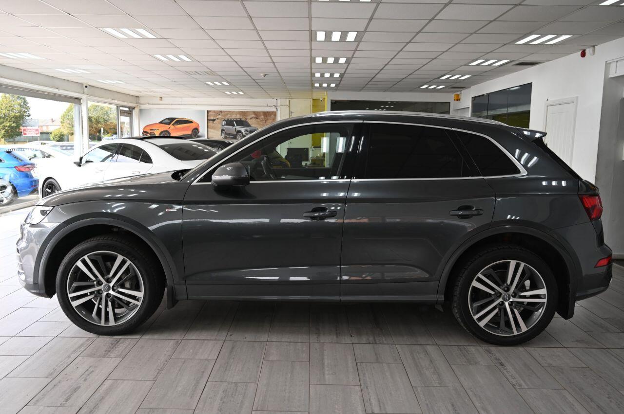 Audi Q5 view 4