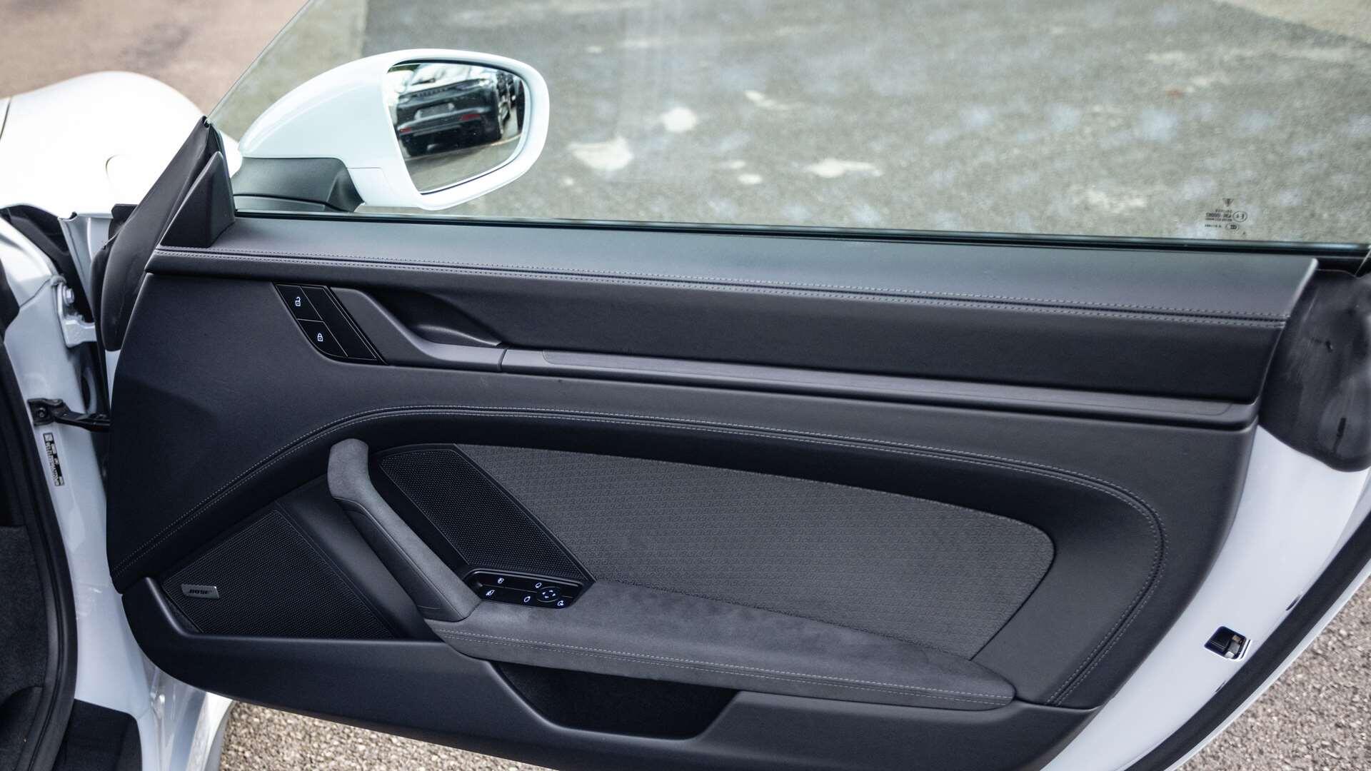 Porsche 911 view 35