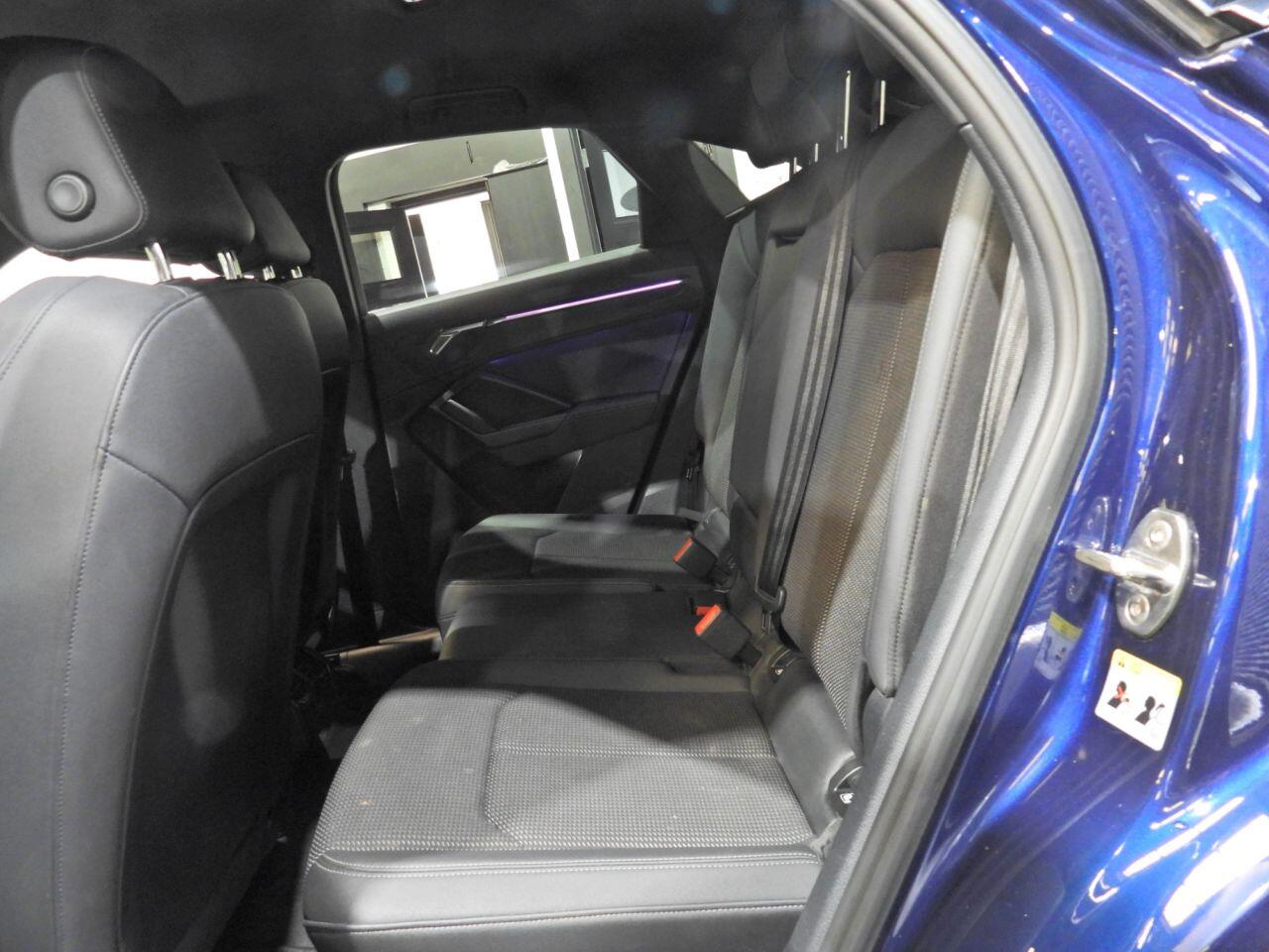 Audi Q3 view 21