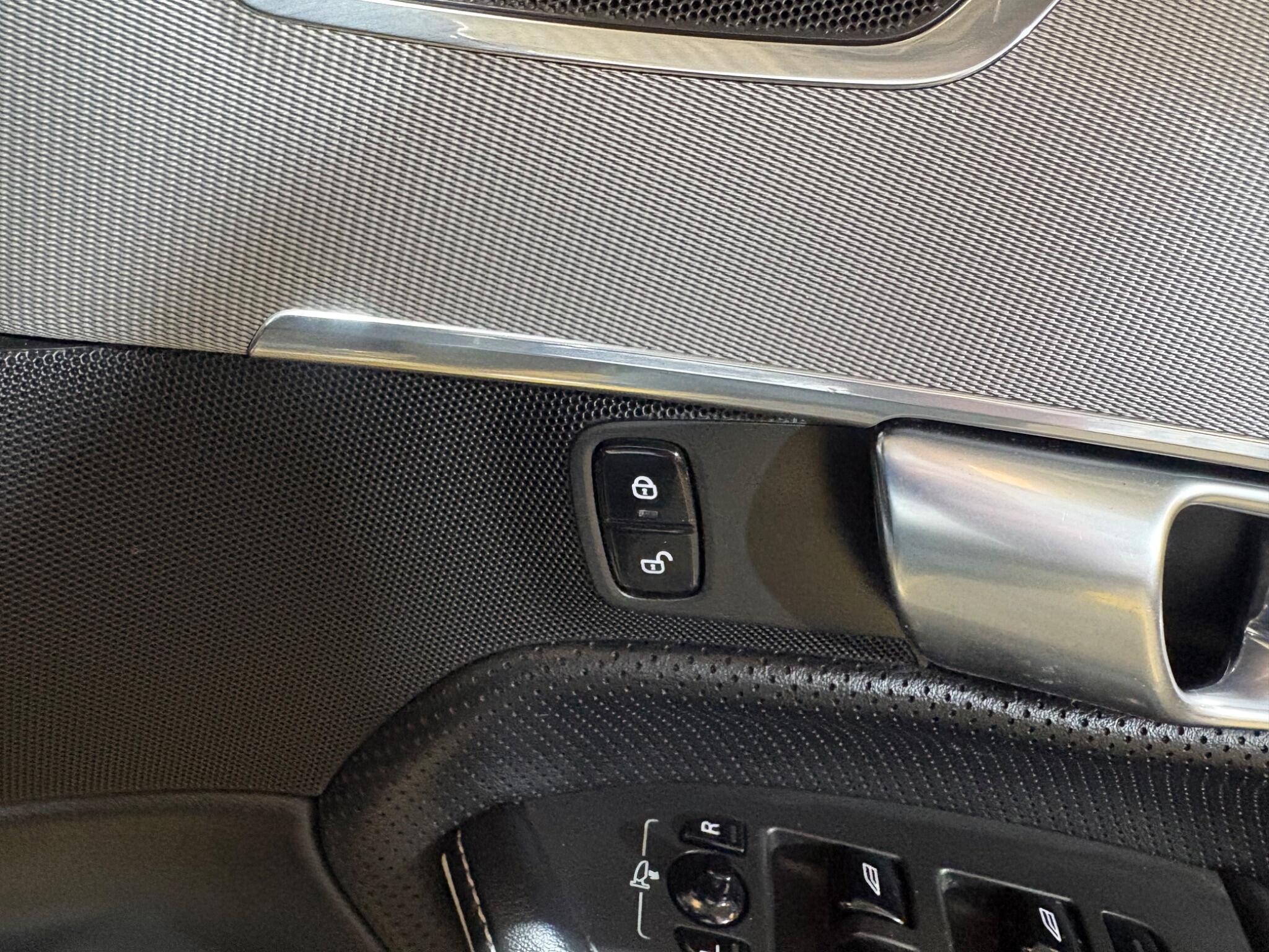 Volvo XC90 view 36