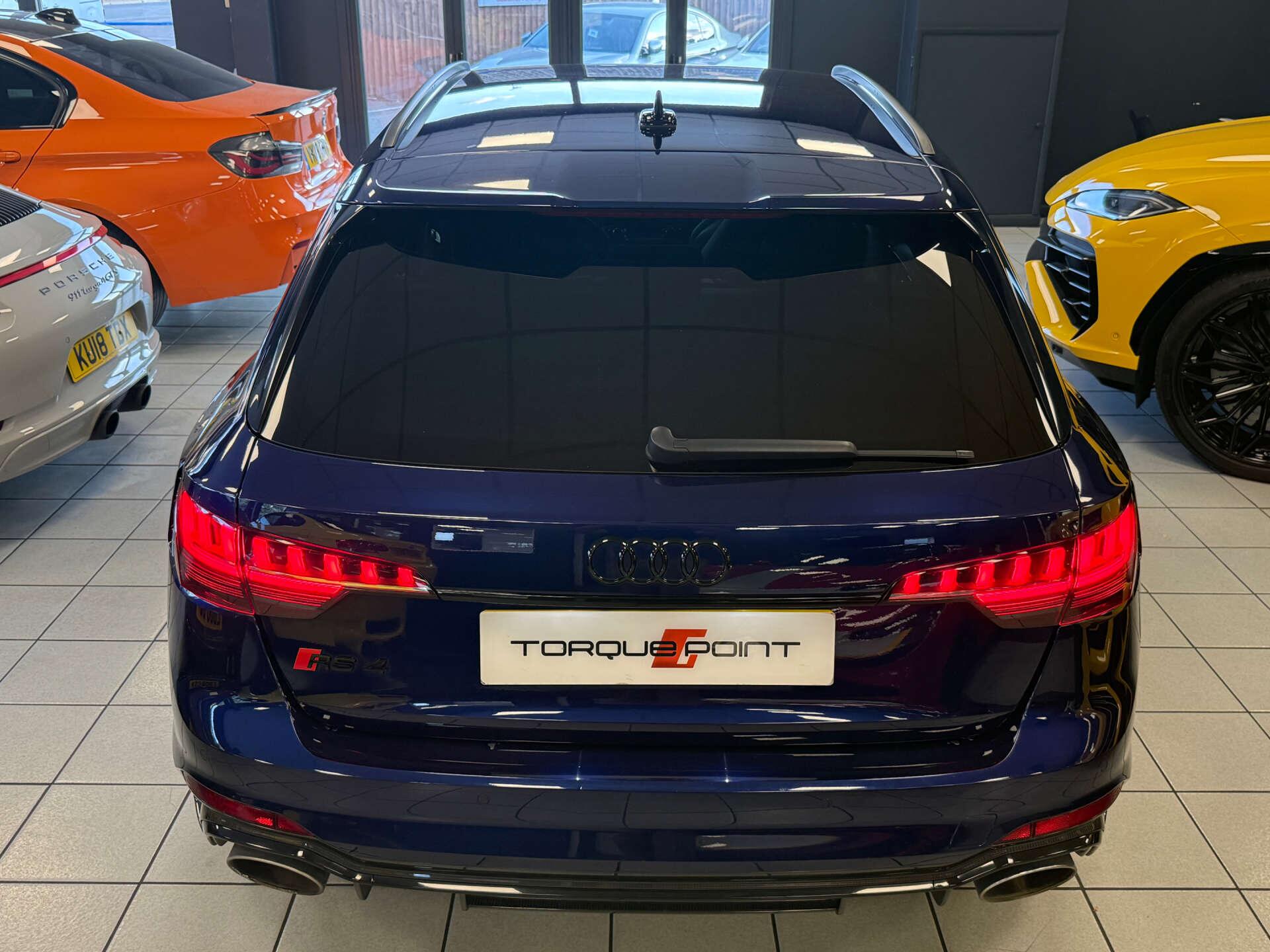 Audi RS4 view 7